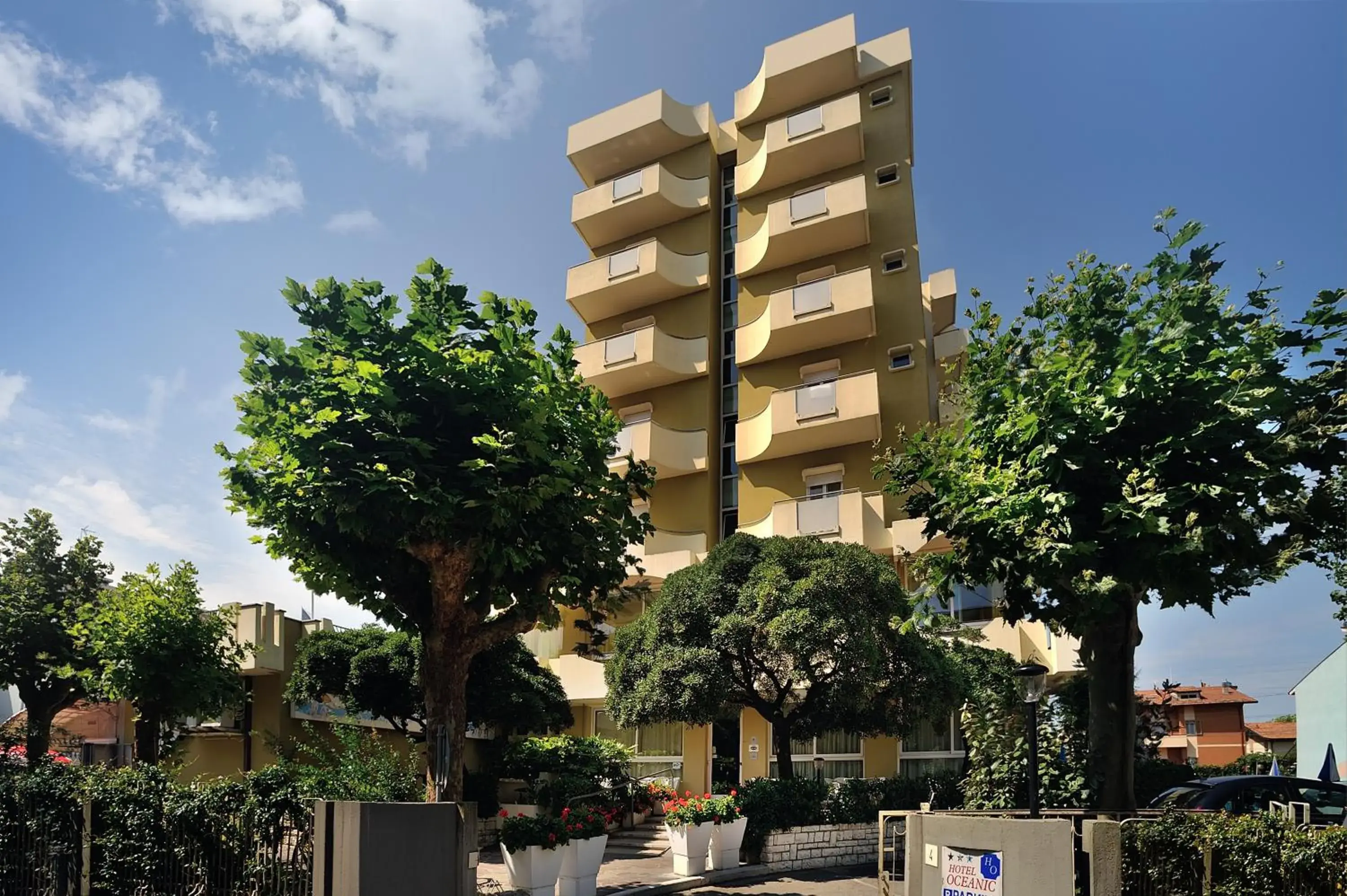 Facade/entrance, Property Building in Hotel Oceanic