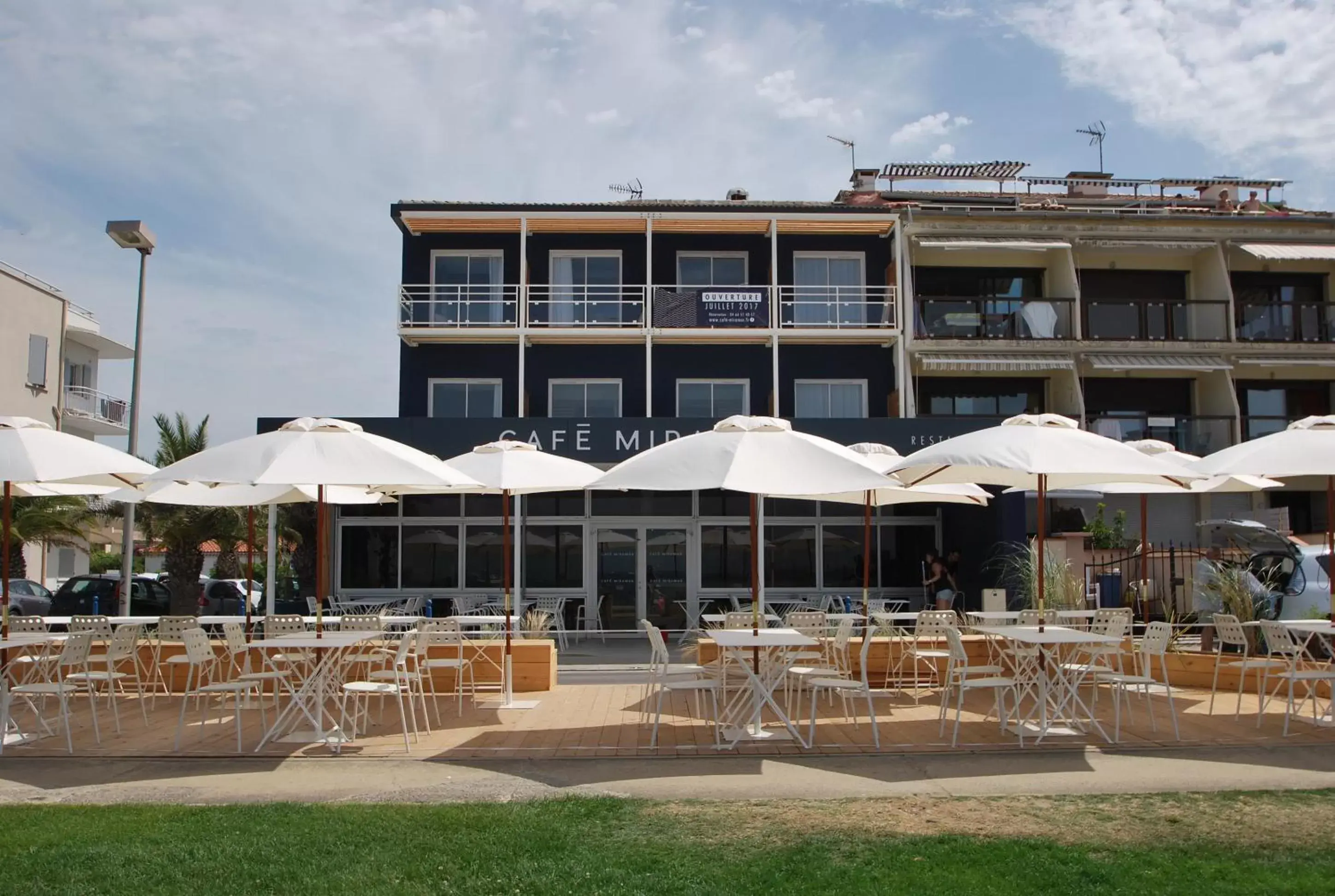 Facade/entrance in Hôtel Café Miramar