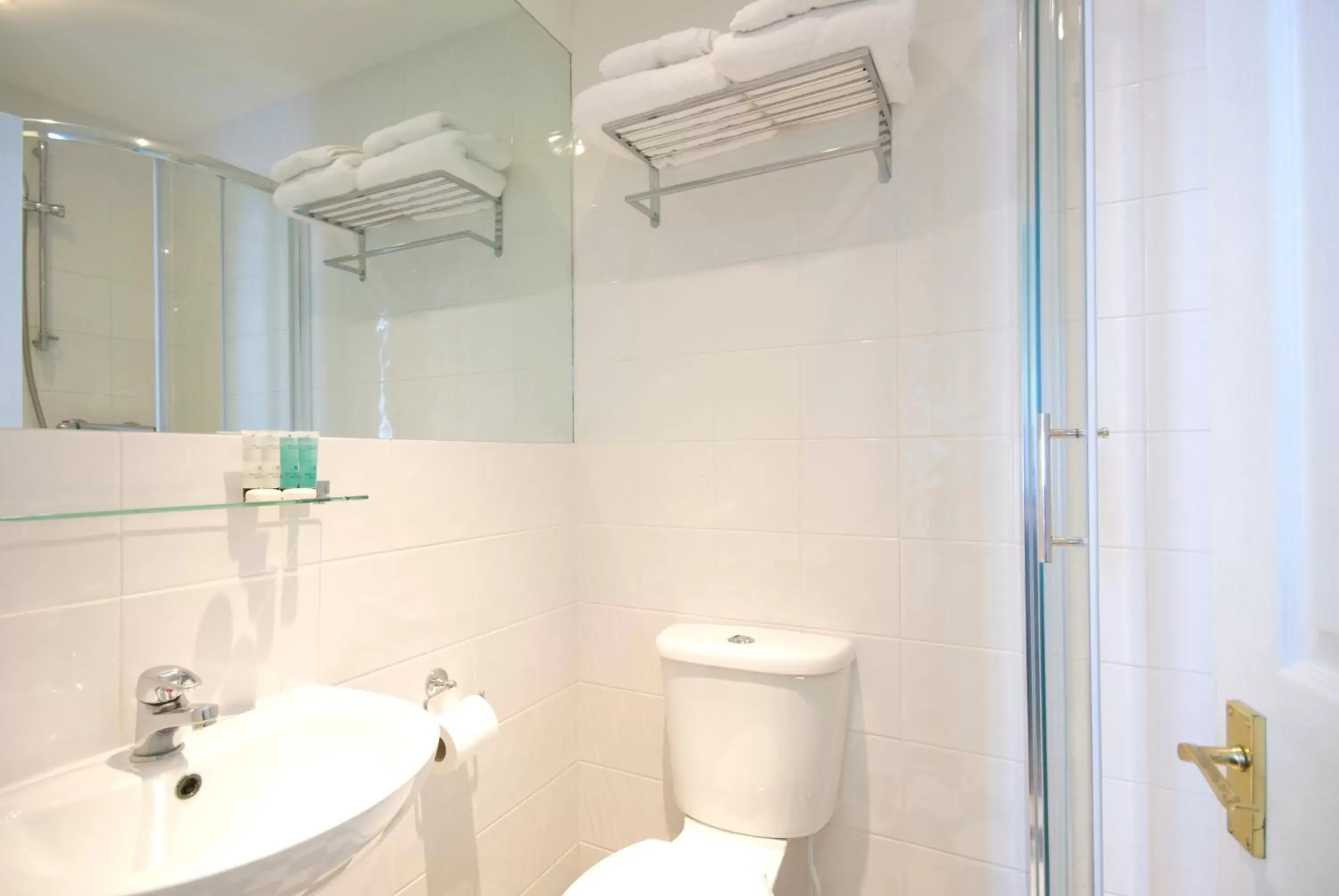 Double Room with Balcony and Sea View in The Royal Harbour Hotel Double Room with Balcony and Sea View in The Royal Harbour Hotel