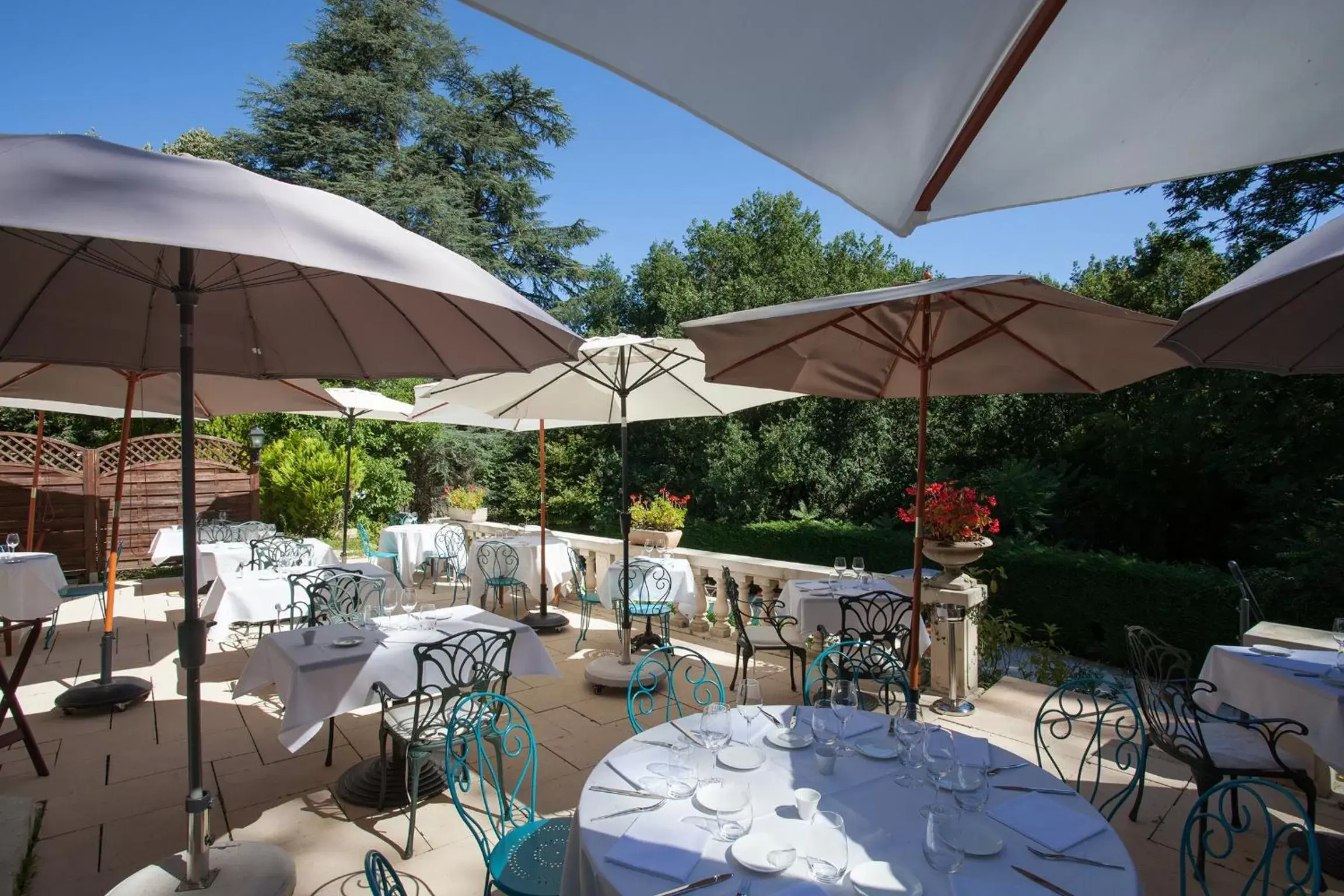 Patio, Restaurant/Places to Eat in Château des Reynats