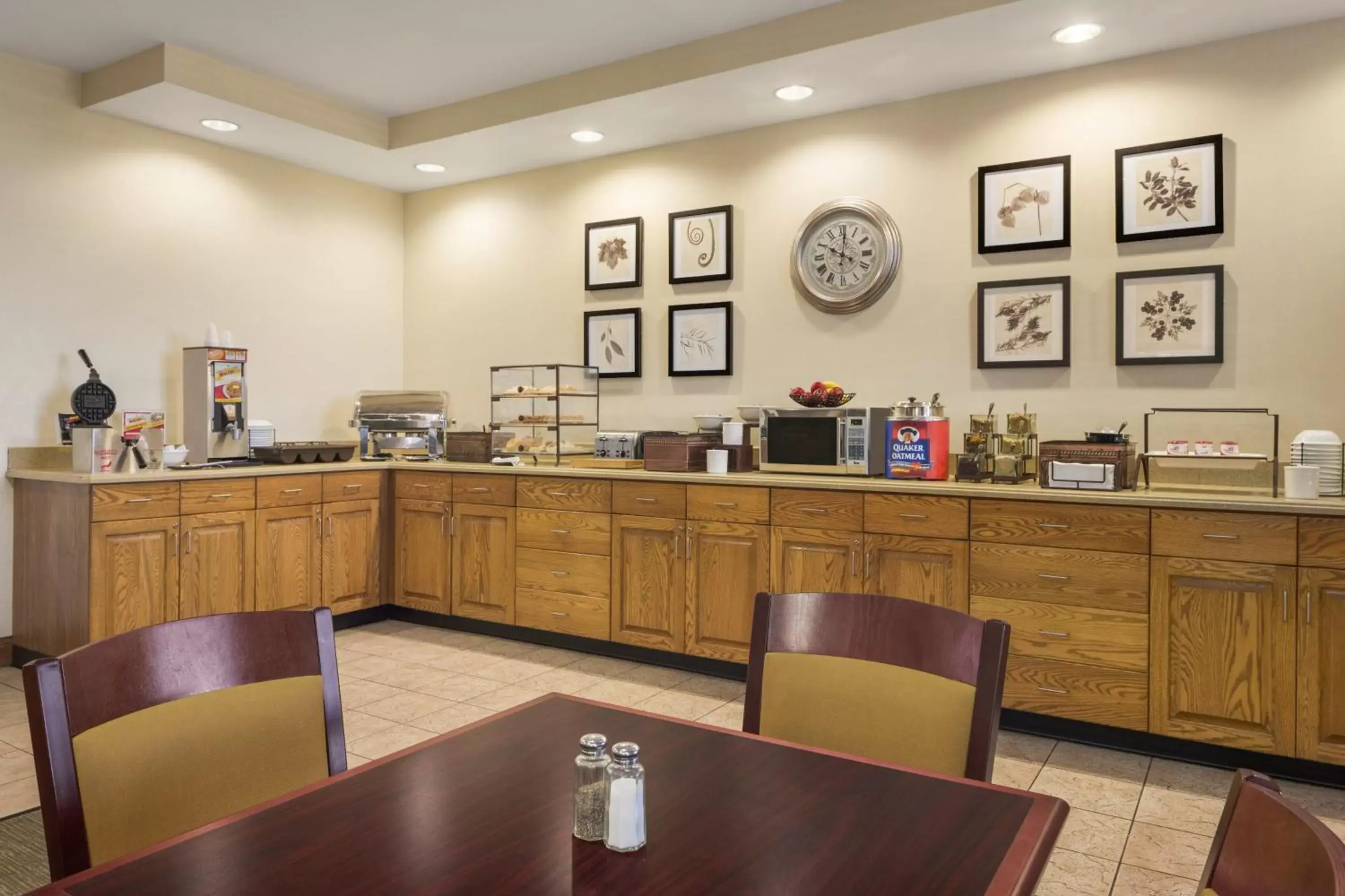 Food and drinks, Restaurant/Places to Eat in Country Inn & Suites by Radisson, Findlay, OH