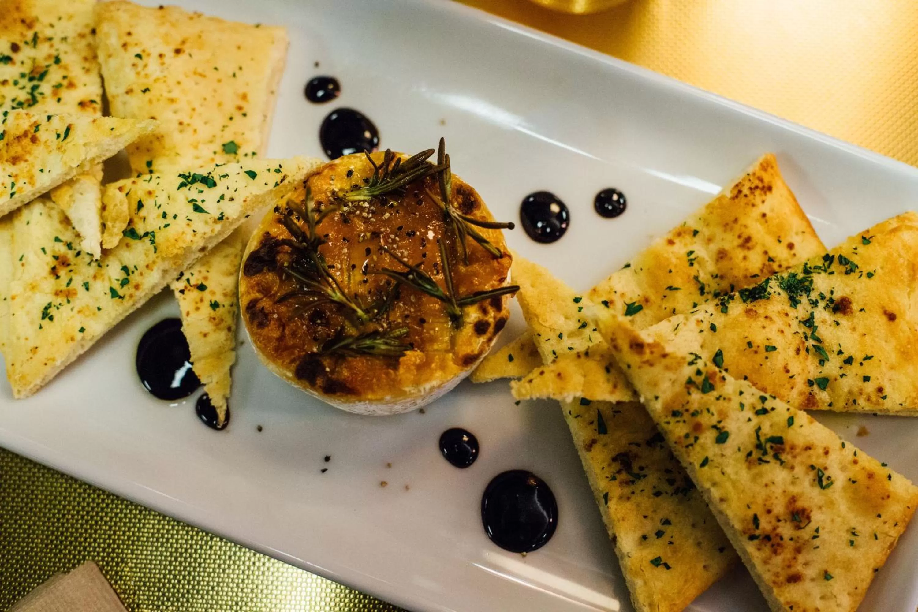 Food and drinks in Pangea Pod Hotel