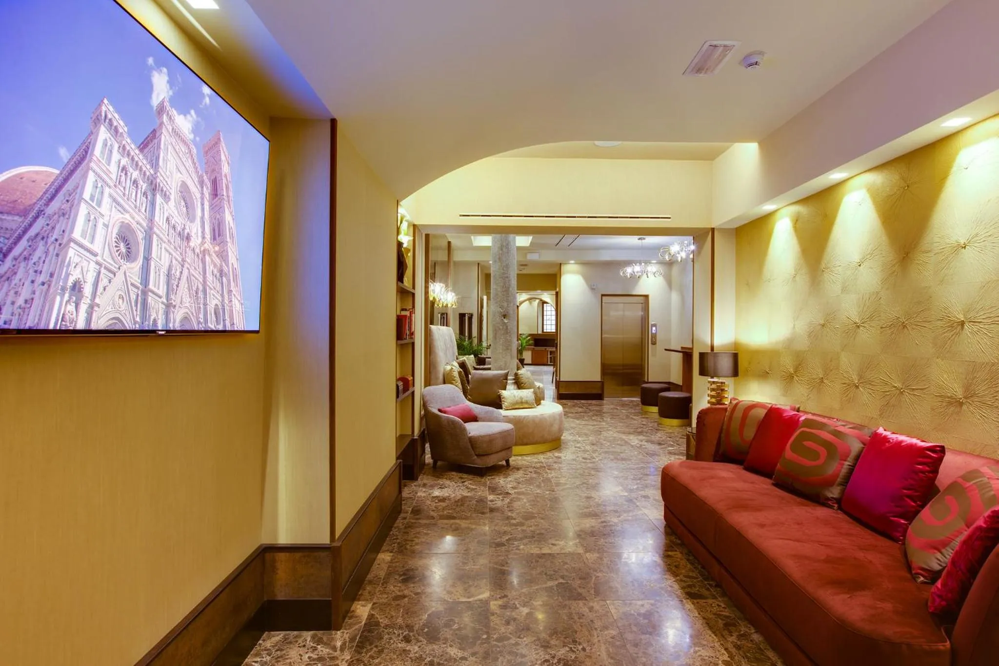 Communal lounge/ TV room in Solo Experience Hotel
