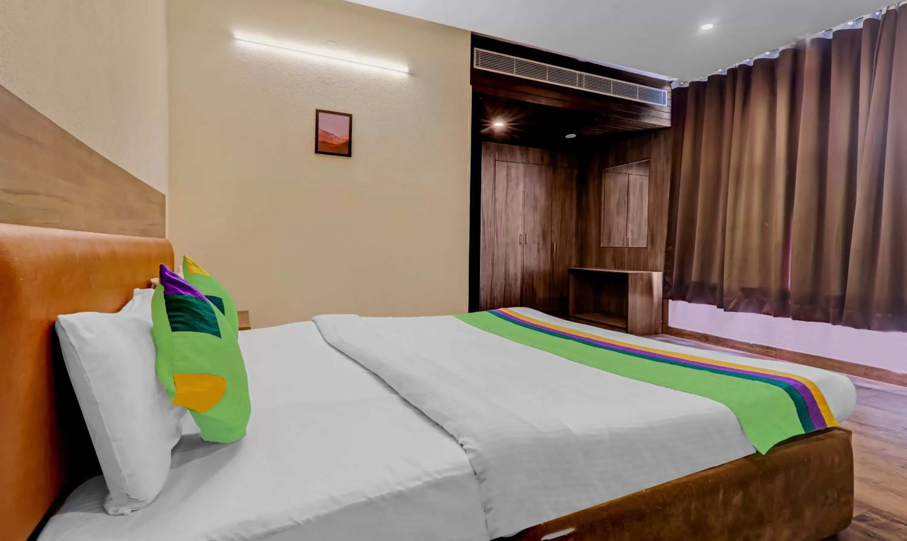 Bedroom, Bed in Treebo Edesia