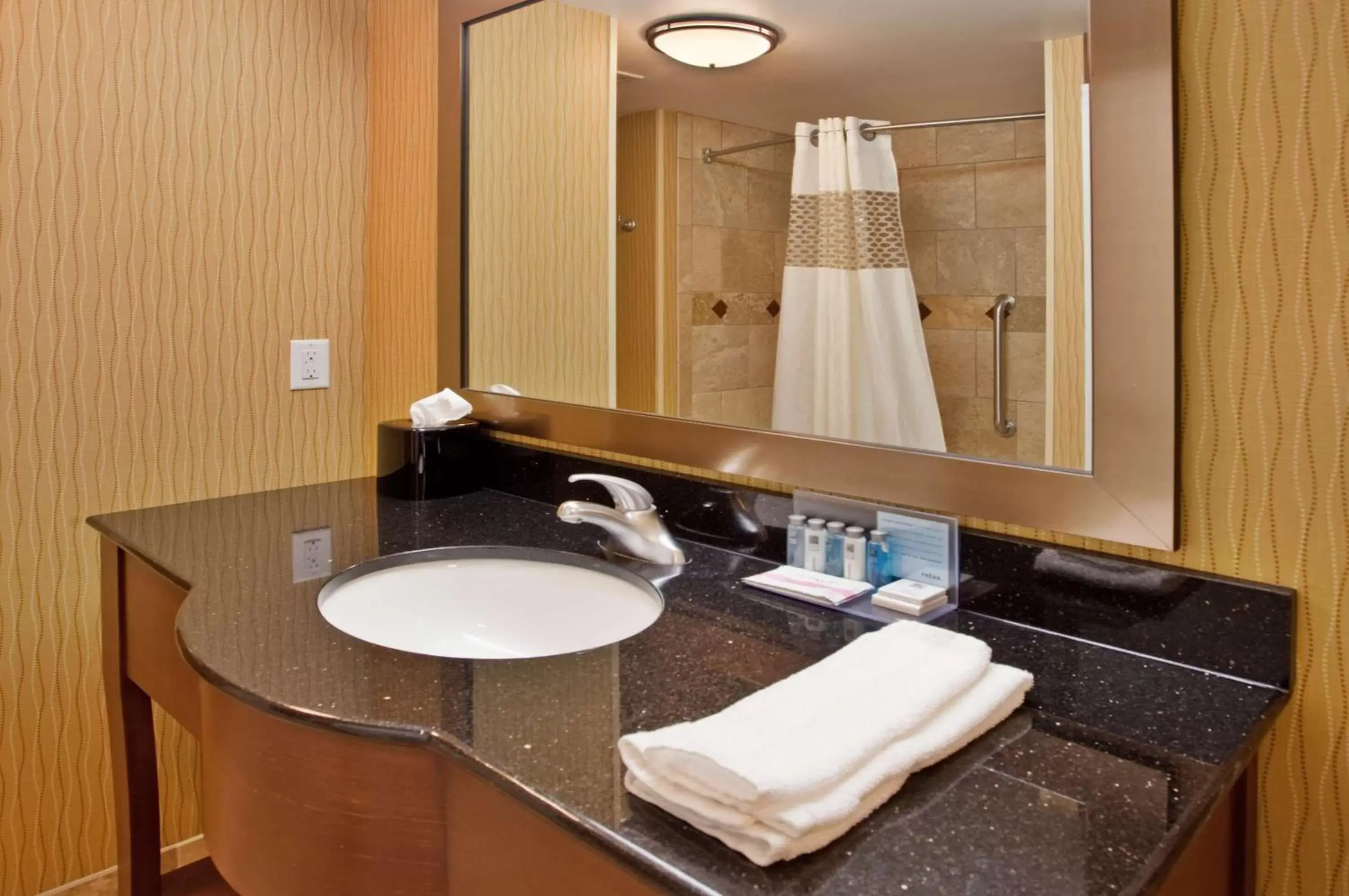 Bathroom in Hampton Inn & Suites Aberdeen