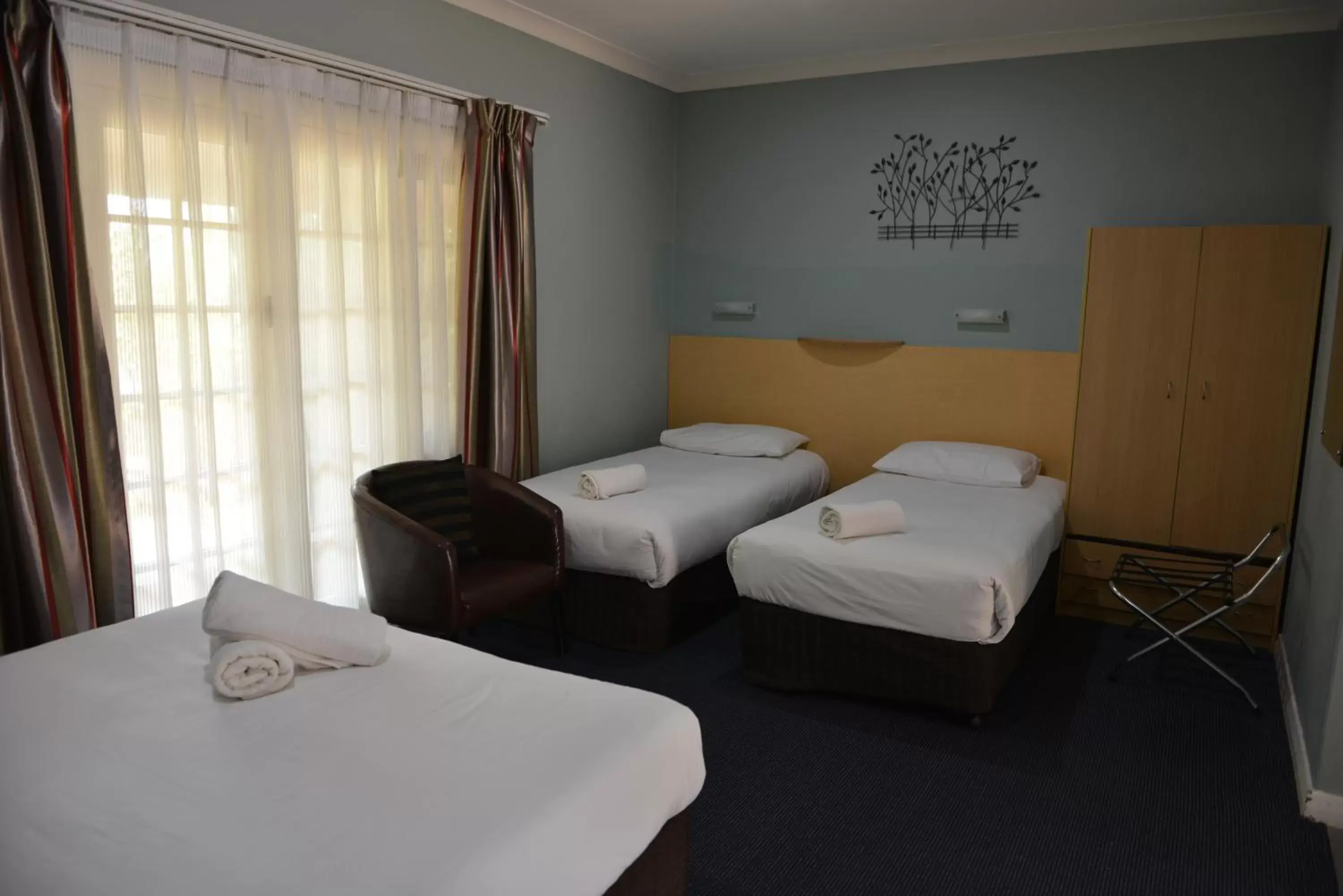 Bed in Poplars Inn Mittagong