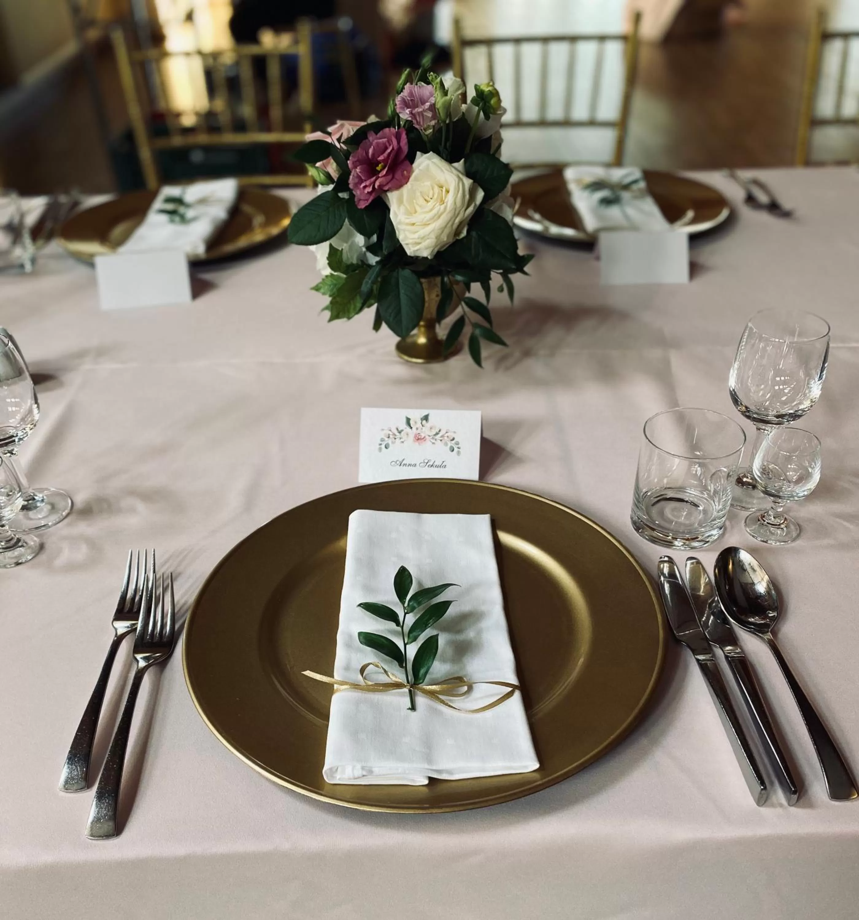 Restaurant/places to eat in Hotel Boss