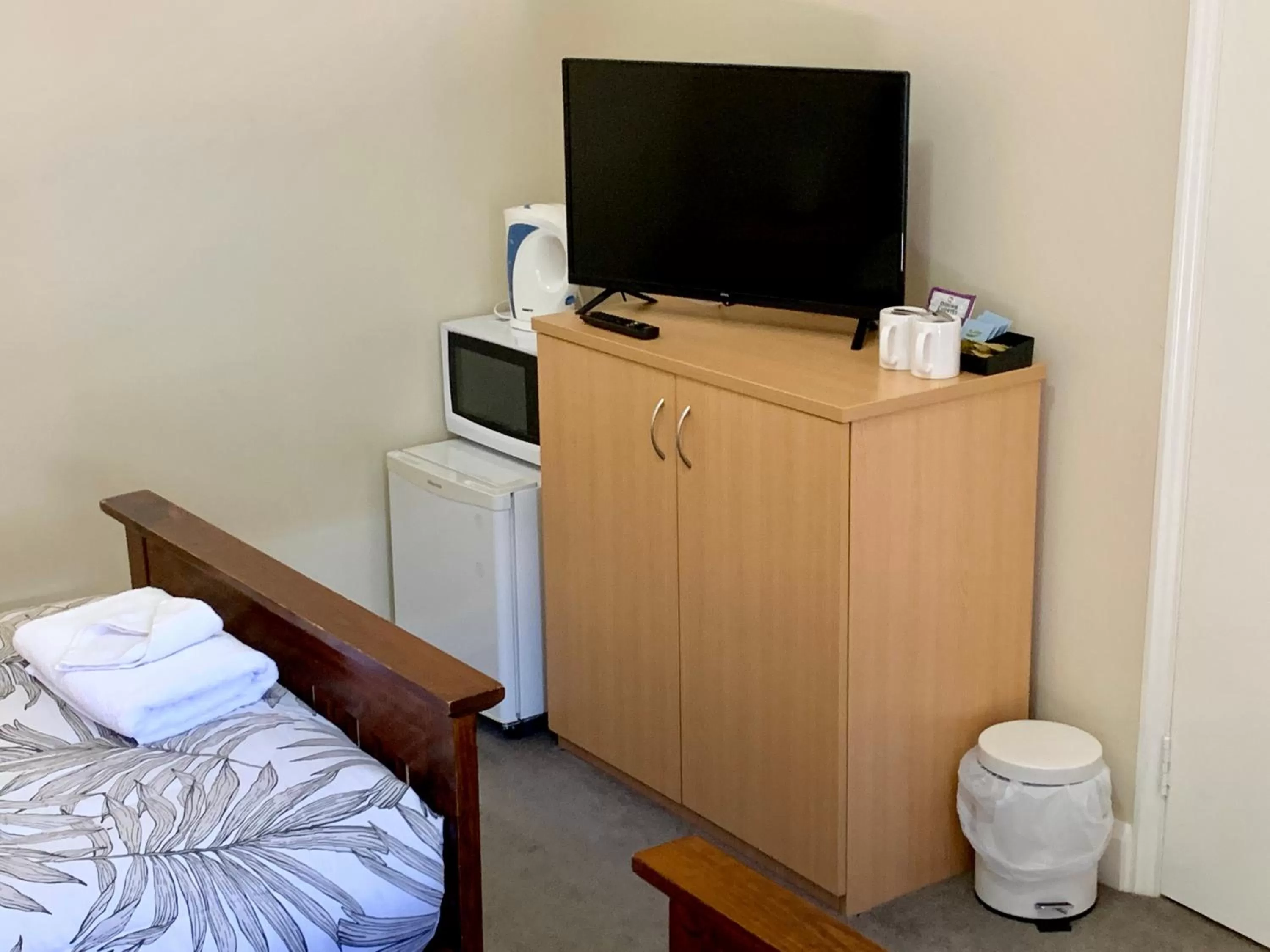 TV and multimedia, Bed in Settlers Hotel York