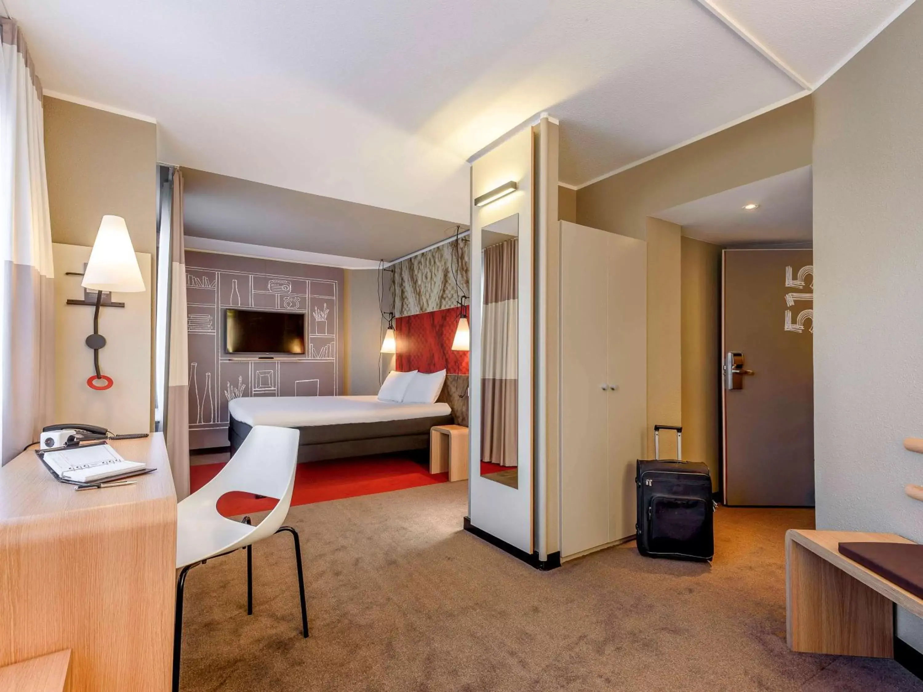 Photo of the whole room in ibis Frankfurt Centrum