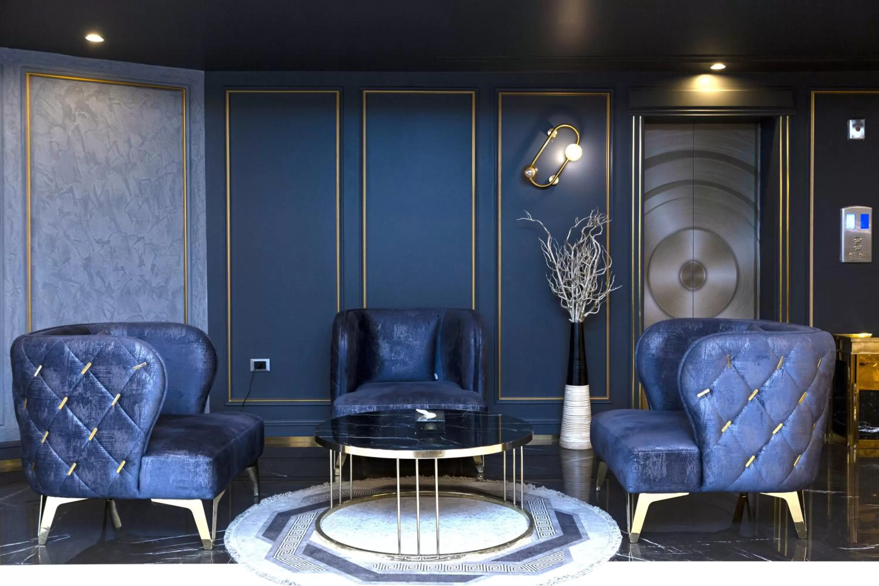 Lobby or reception in Nishan Hotel