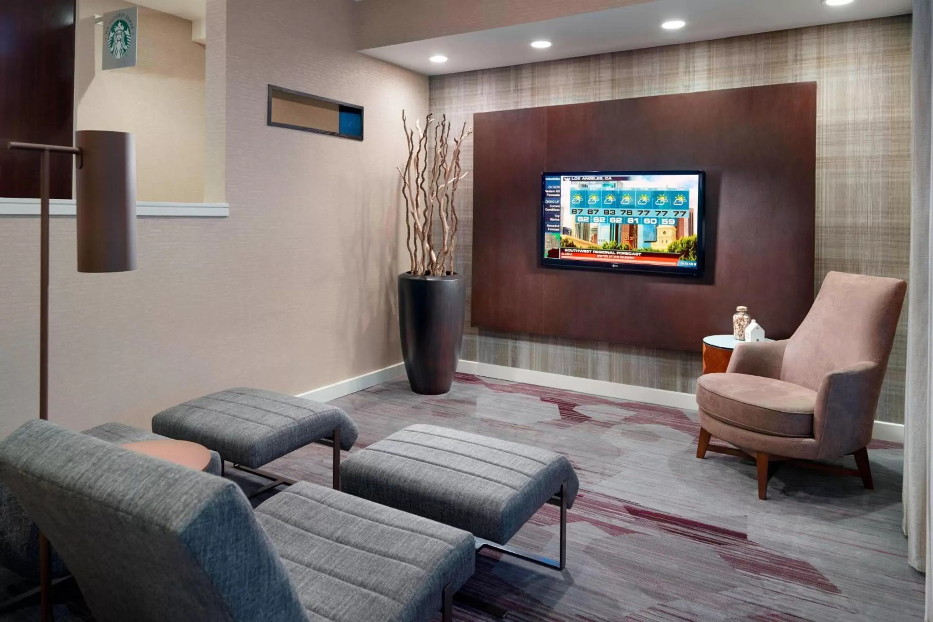 Lounge or bar, Seating Area in Courtyard by Marriott Atlanta Airport South/Sullivan Road