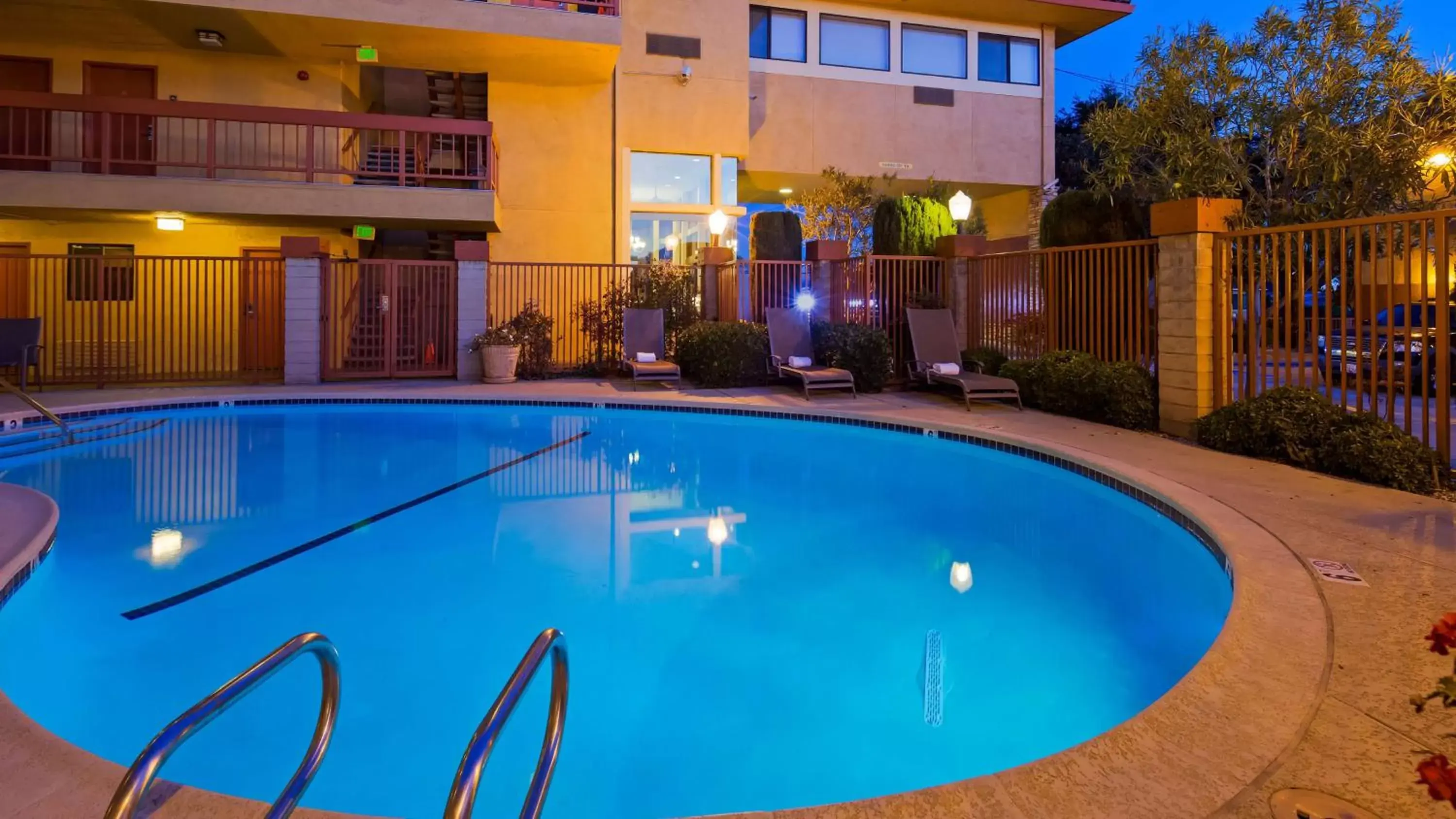 On site, Swimming Pool in Best Western PLUS Inn of Hayward