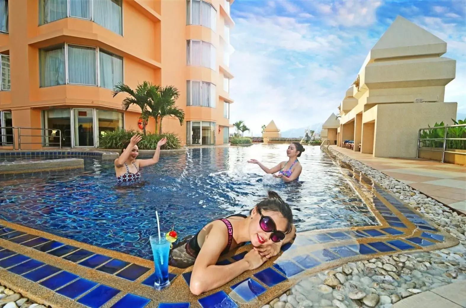 Swimming pool, Guests in Duangtawan Hotel Chiang Mai -SHA Extra Plus