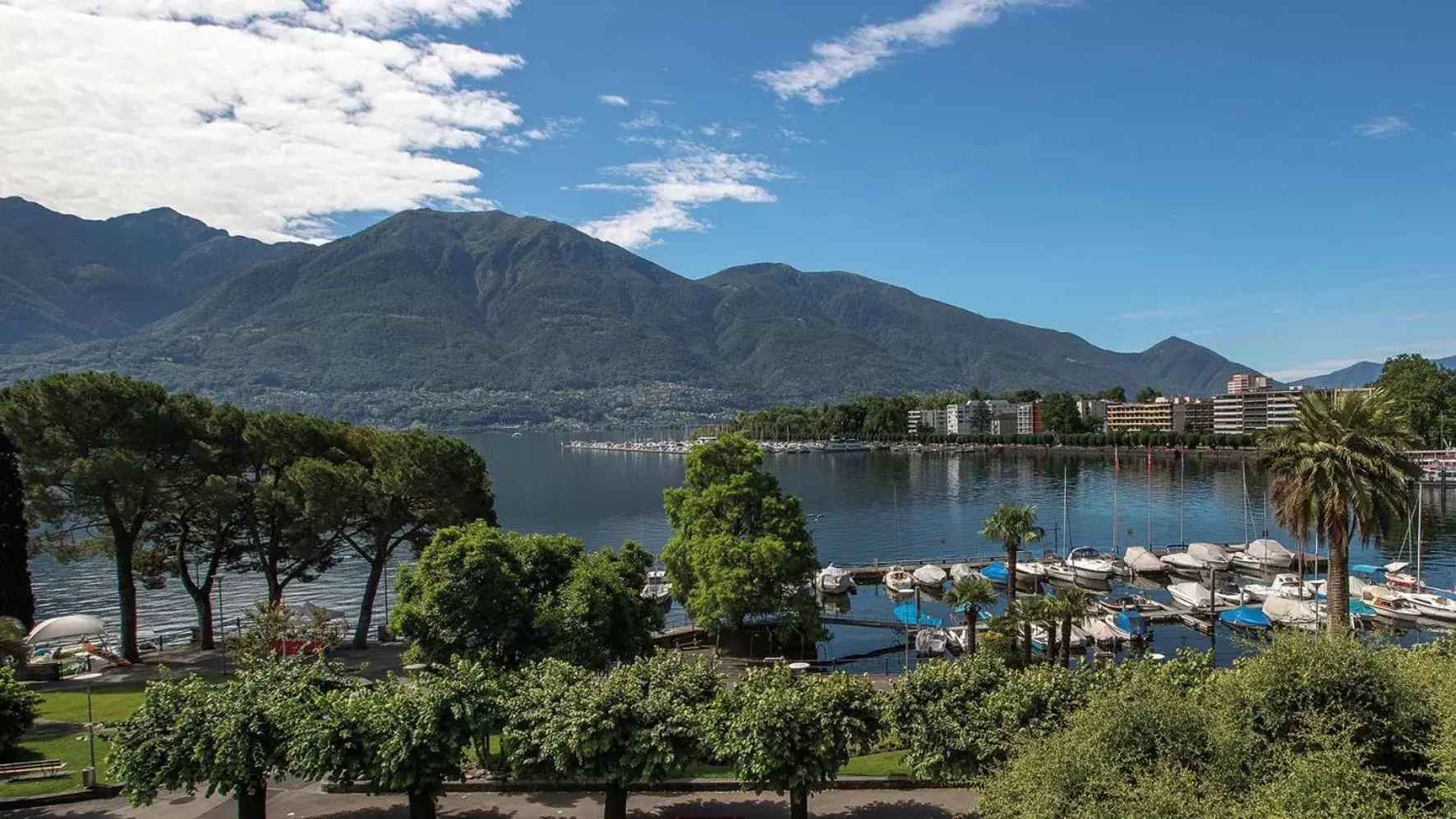 City view in Hotel Lago Maggiore - Welcome!