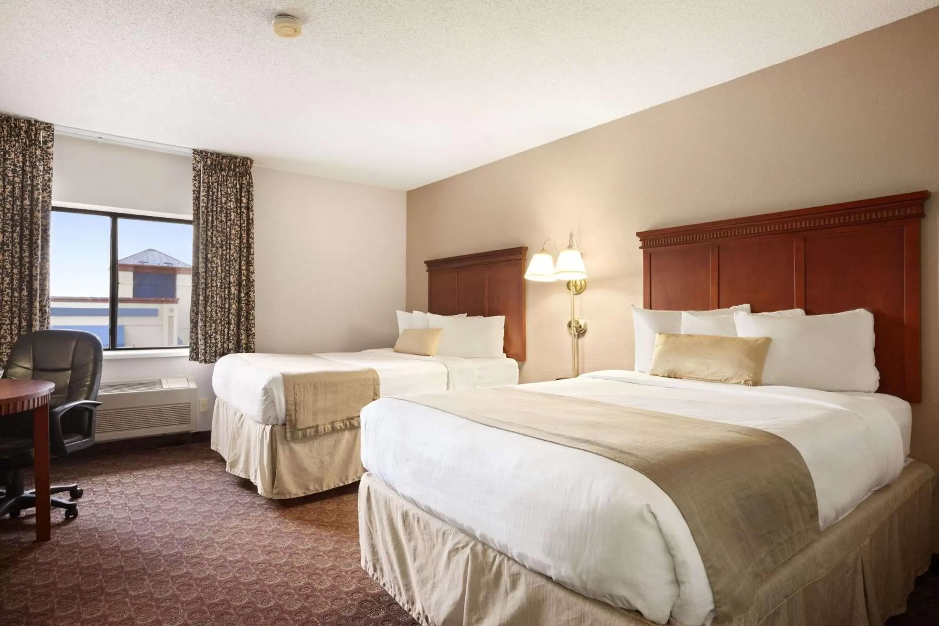 Photo of the whole room, Bed in Baymont by Wyndham Sioux Falls