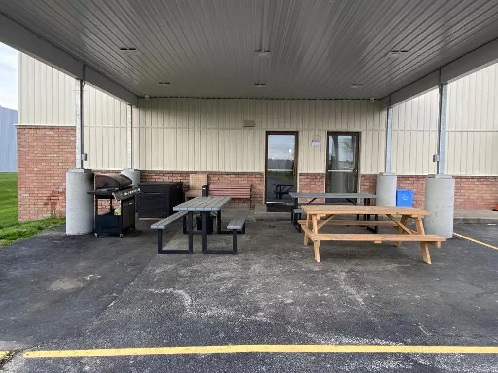 BBQ facilities in wallaceburg inn