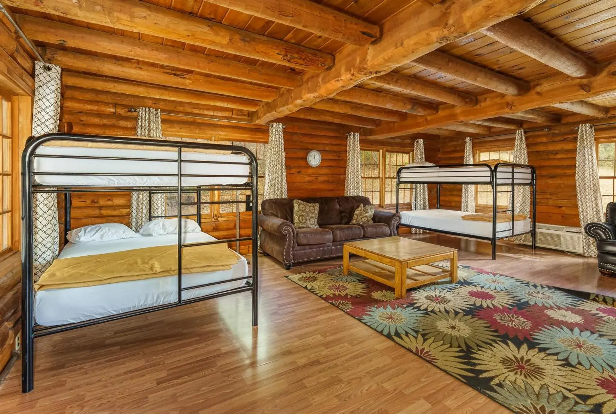 Bunk Bed in Mountain Trail Lodge and Vacation Rentals