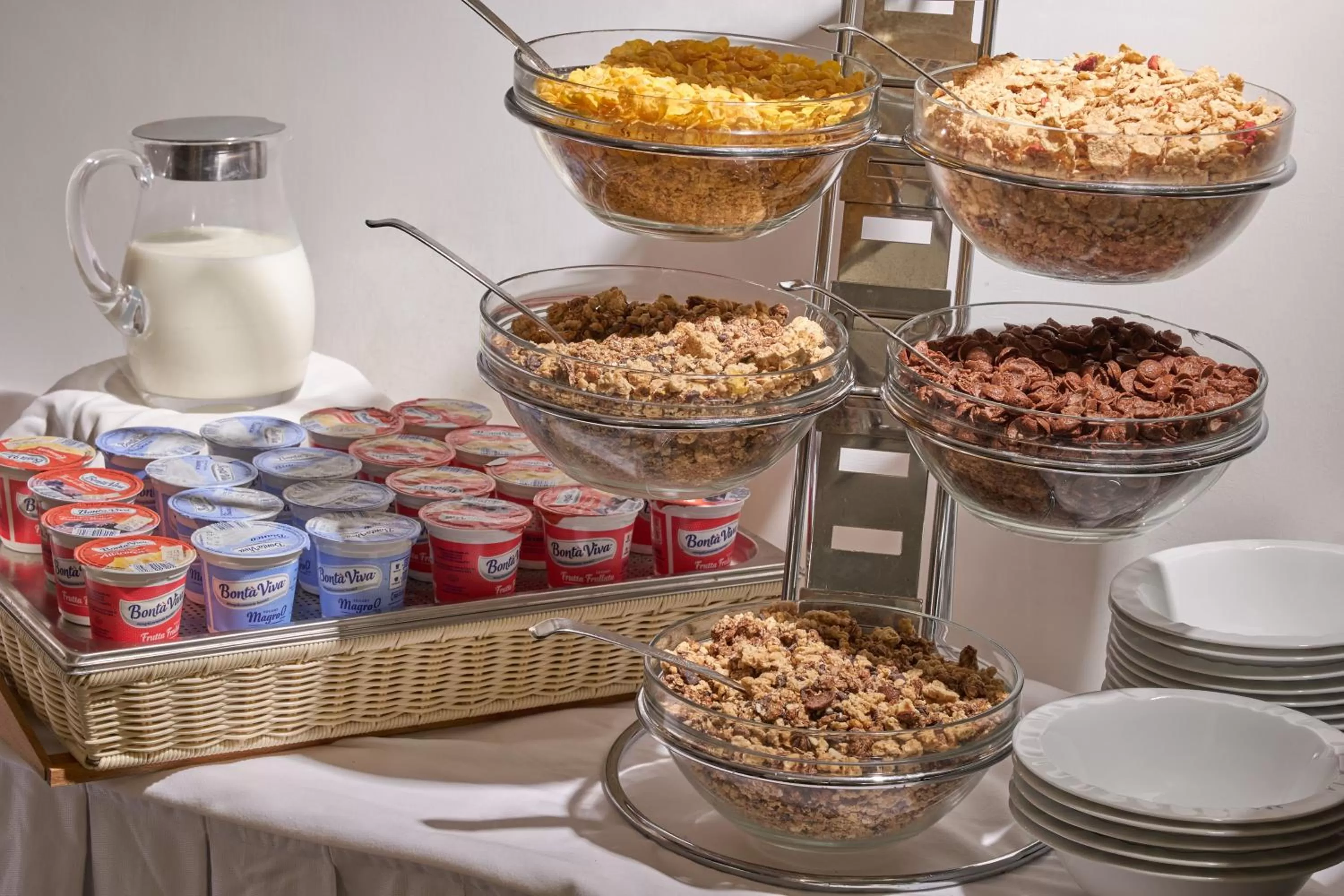 Buffet breakfast in Hotel Degli Artisti