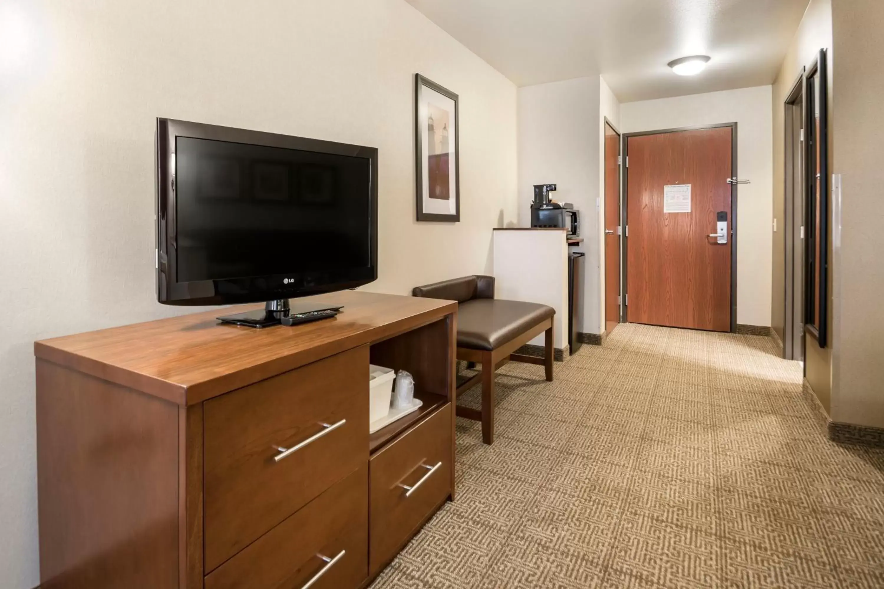 TV and multimedia, TV/Entertainment Center in Comfort Suites at Par 4 Resort