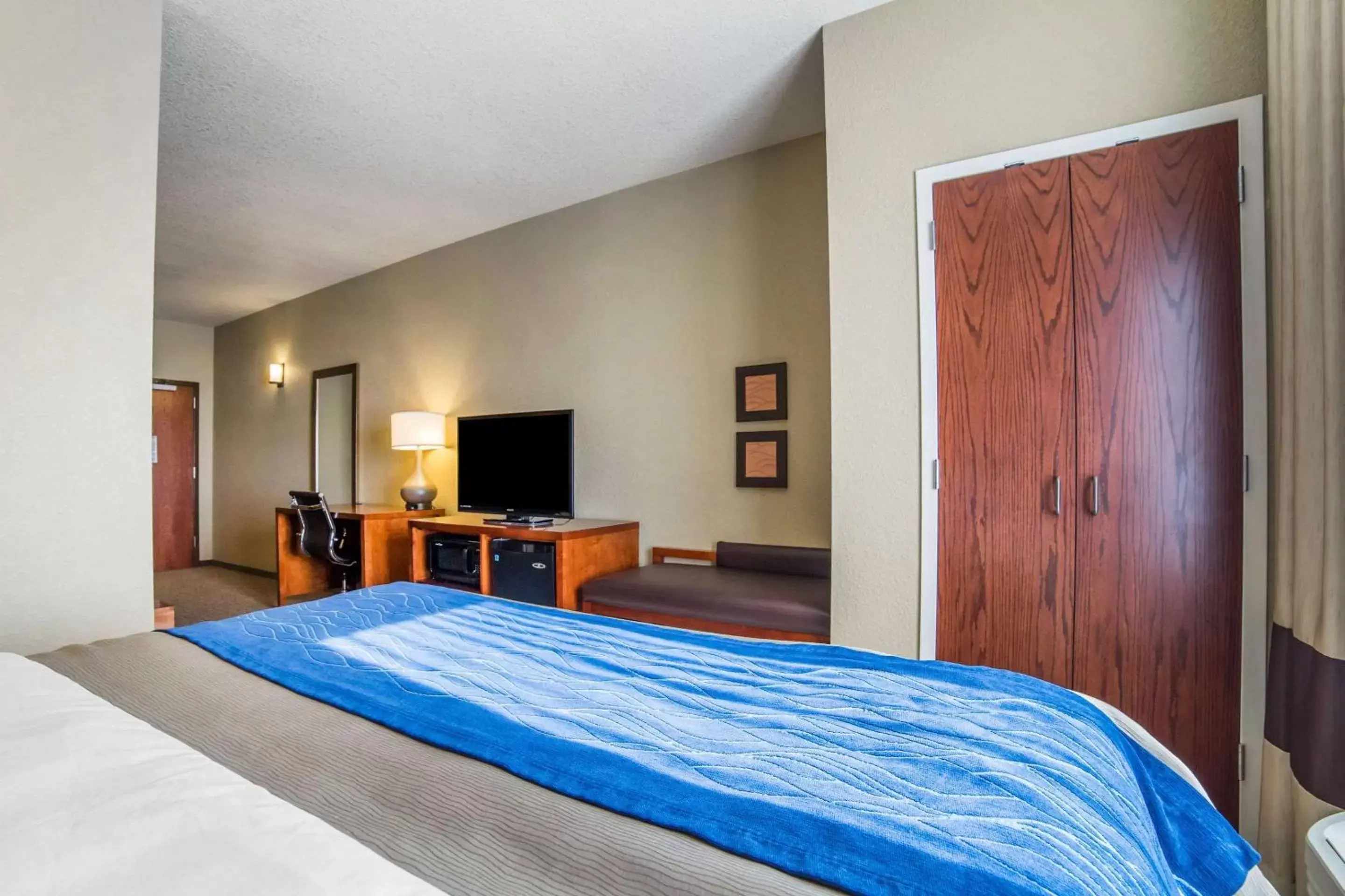 Photo of the whole room, Bed in Comfort Inn & Suites Cheyenne