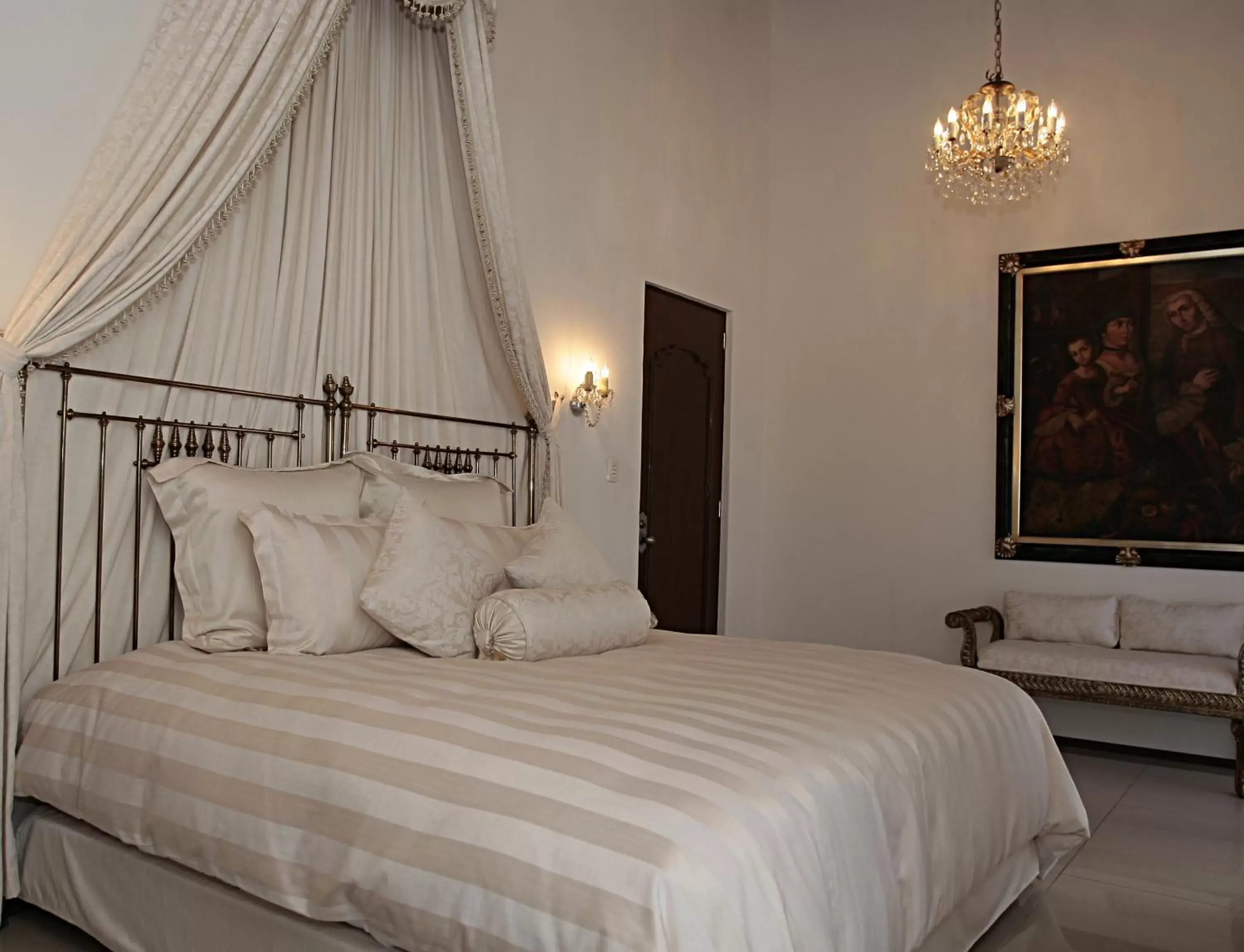 Photo of the whole room, Bed in Palacio Borghese Hotel Boutique - Adults Only