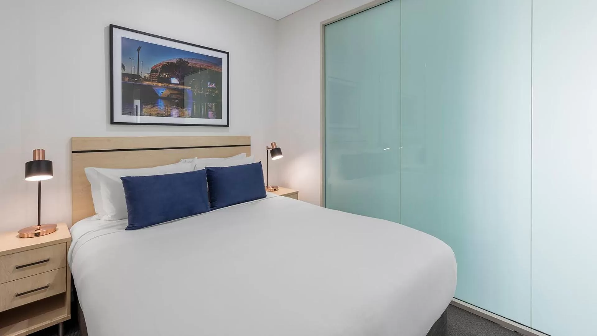 Bed in Oaks Adelaide Embassy Suites