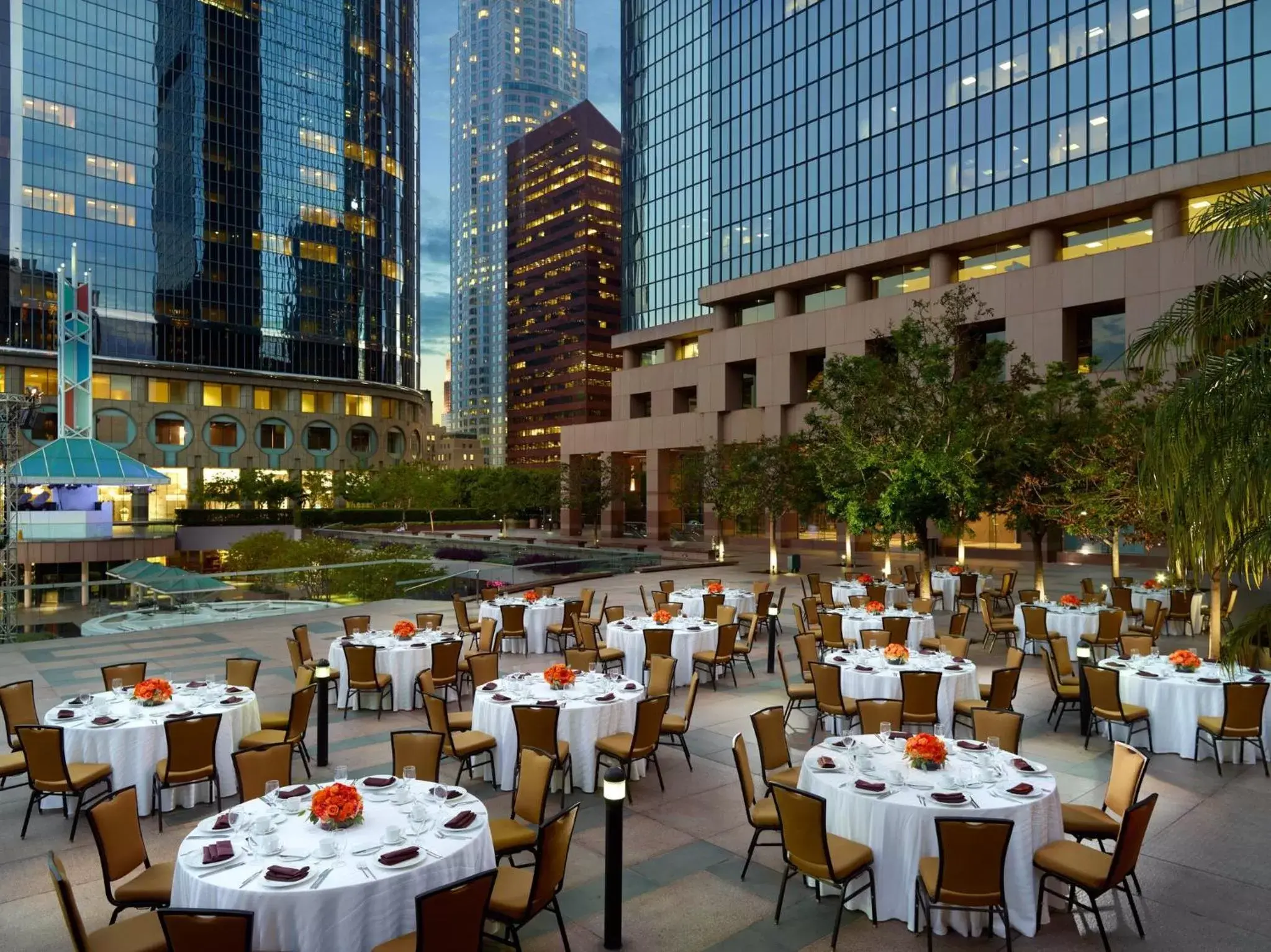 Banquet/Function facilities, Restaurant/Places to Eat in Omni Los Angeles Hotel