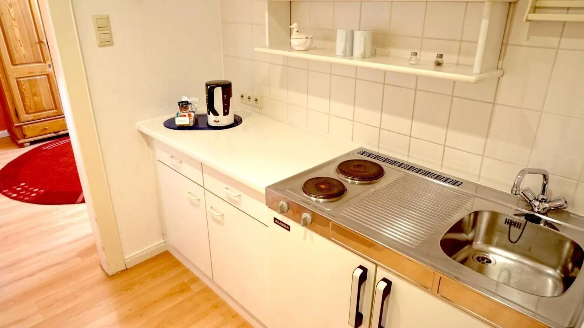 Kitchen or kitchenette, Kitchen/Kitchenette in Hotel Alpha