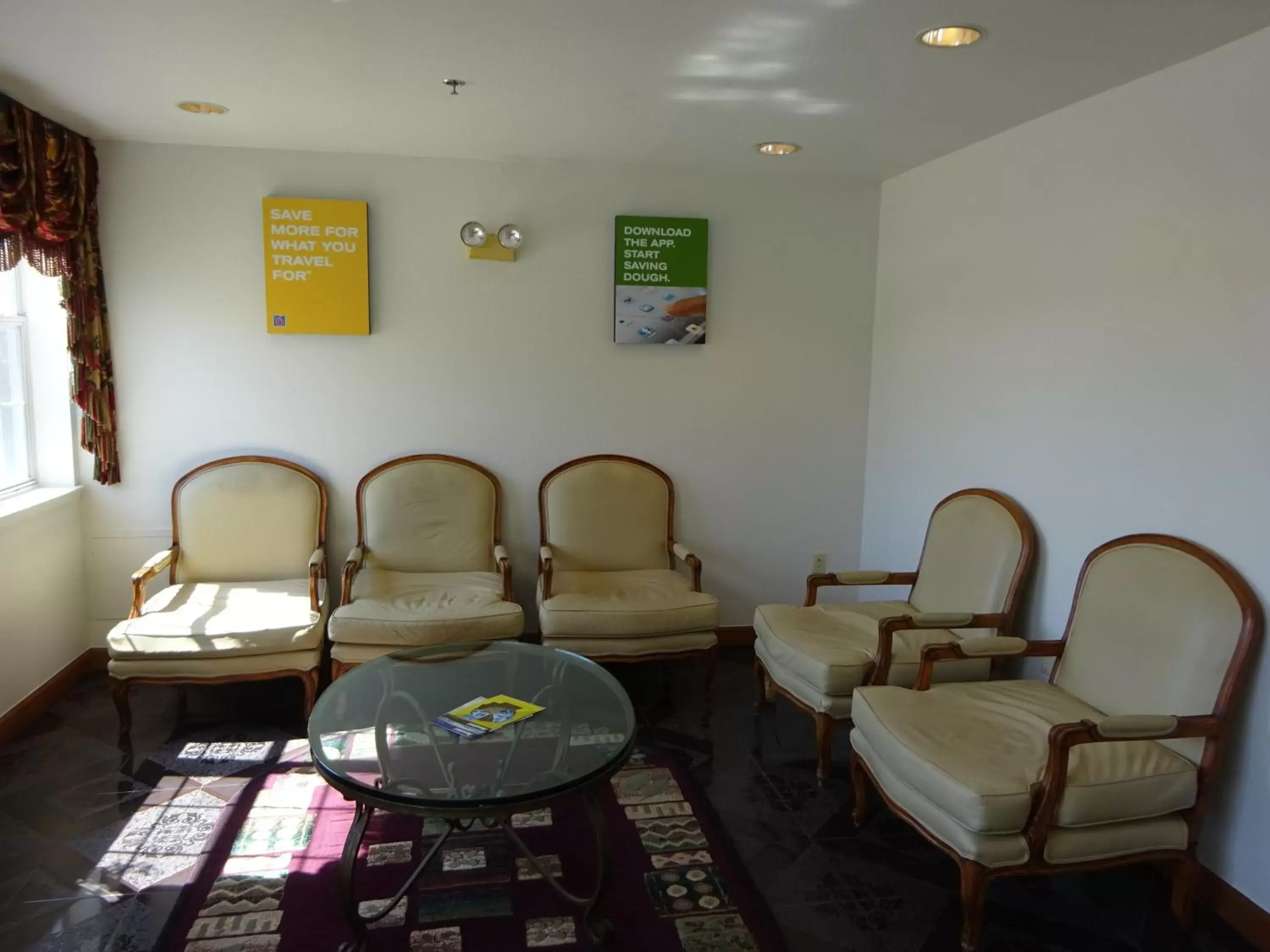 Lobby or reception, Seating Area in Motel 6-Fort Worth, TX - Burleson