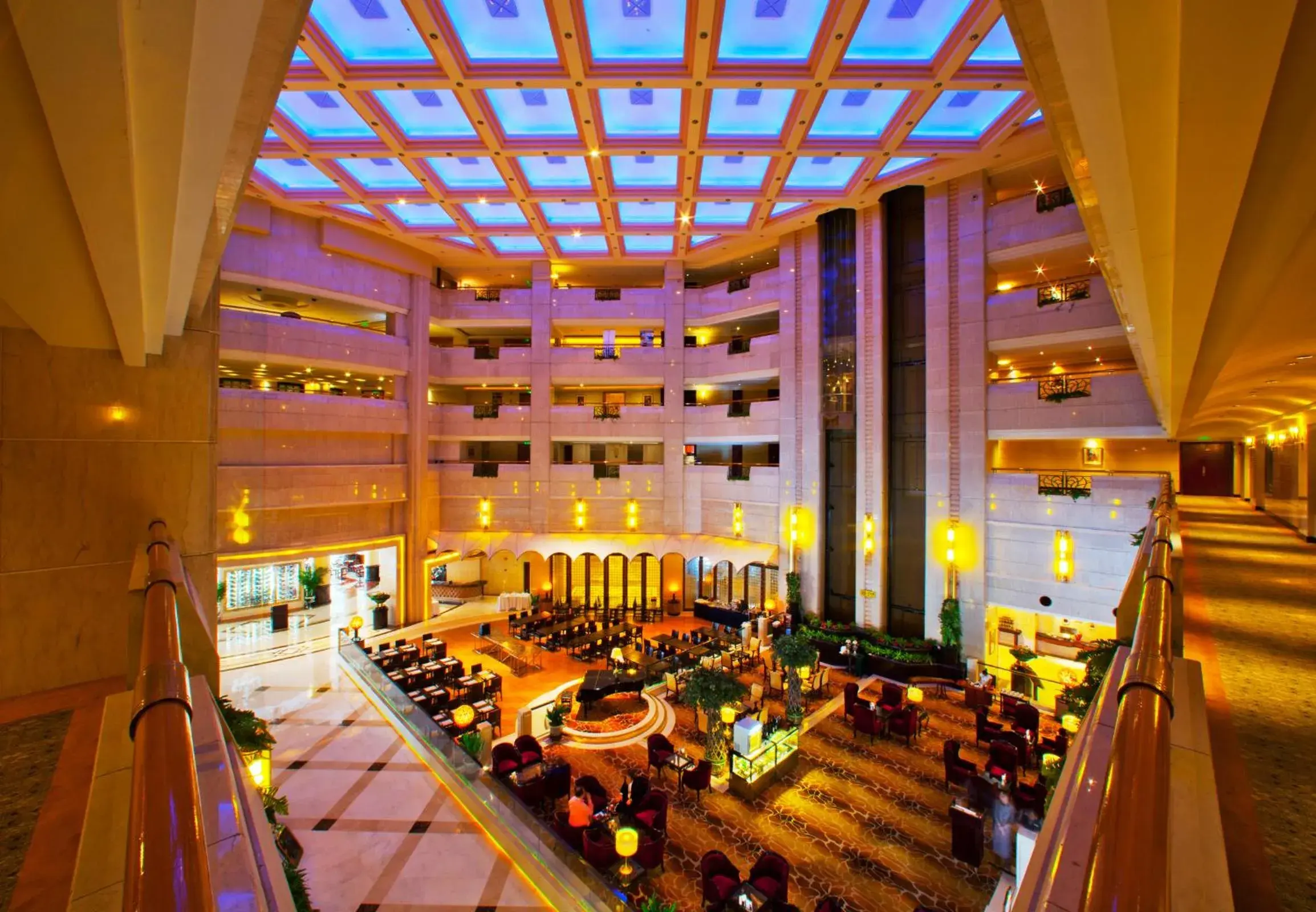 Lobby or reception, Restaurant/Places to Eat in Oriental Riverside Bund View Hotel (Shanghai International Convention Center)