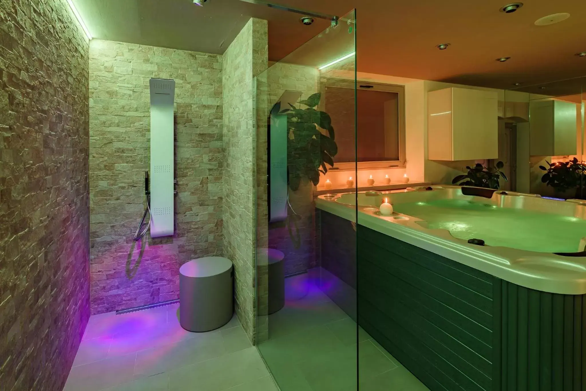 Hot Tub, Bathroom in Aurora Boutique Hotel & Private SPA