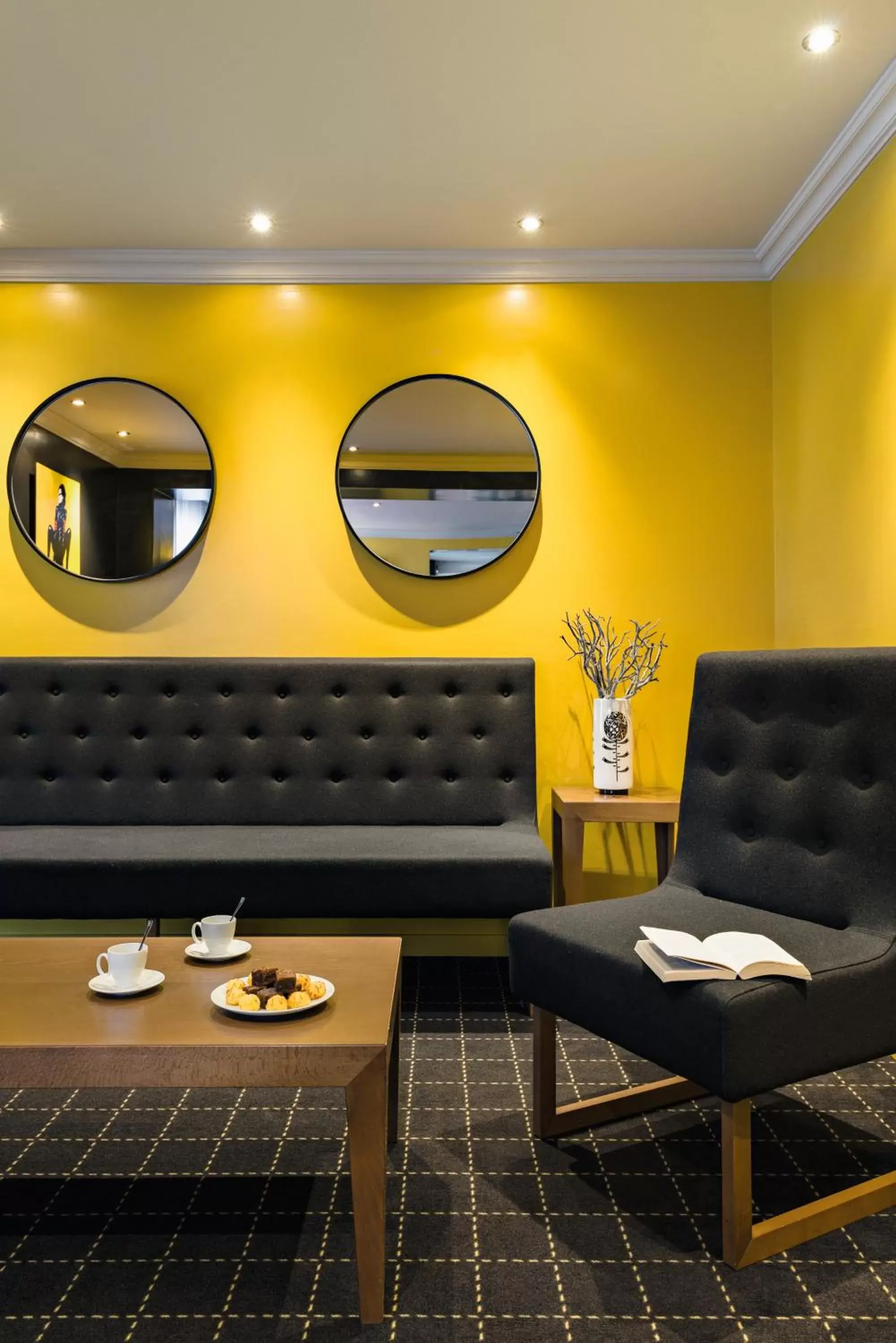 Lobby or reception in Atrium Hôtel Valence Ville Lobby or reception in Atrium Hôtel Valence Ville