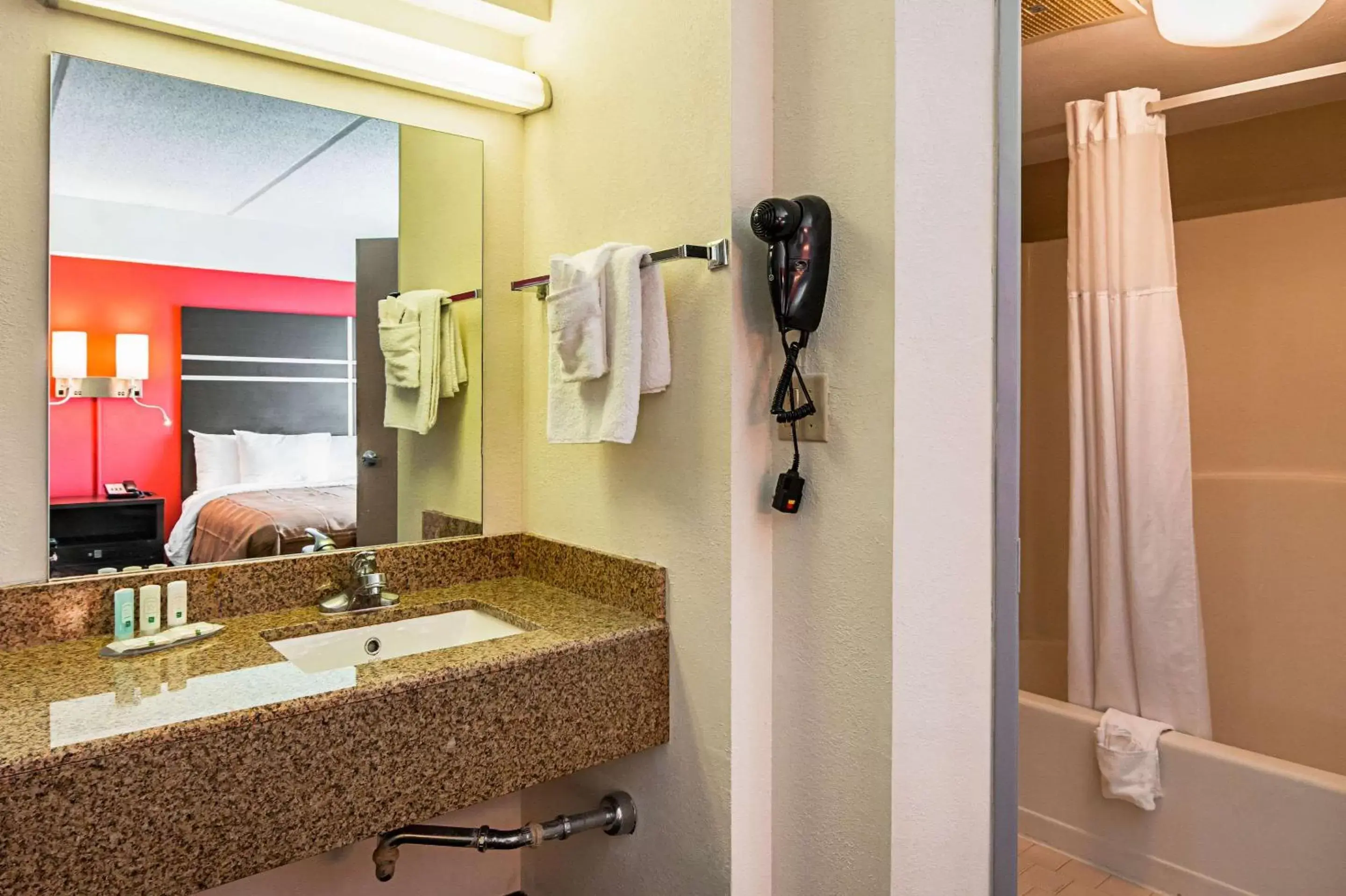 Photo of the whole room, Bathroom in Quality Suites Atlanta Airport East
