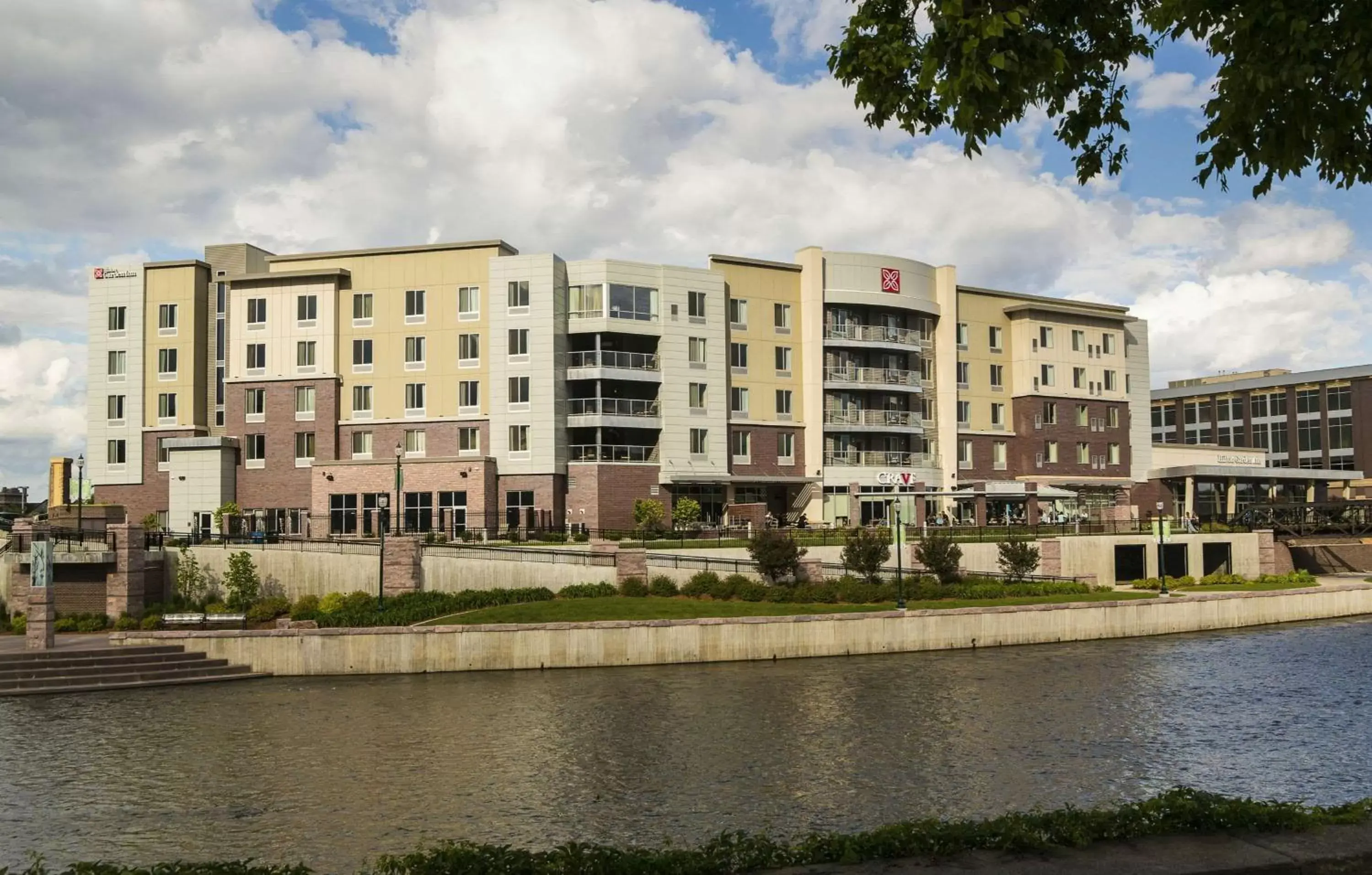 Property Building in Hilton Garden Inn Sioux Falls Downtown