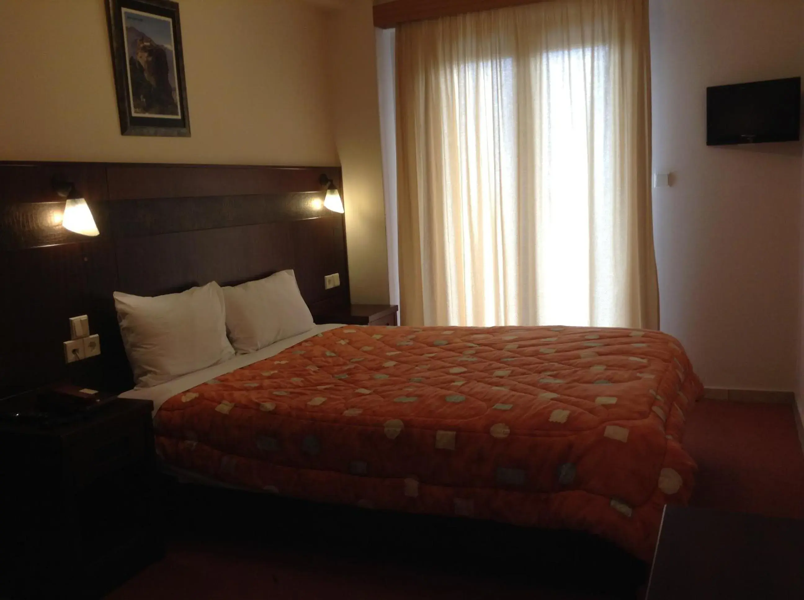 Bed in Hotel Orfeas