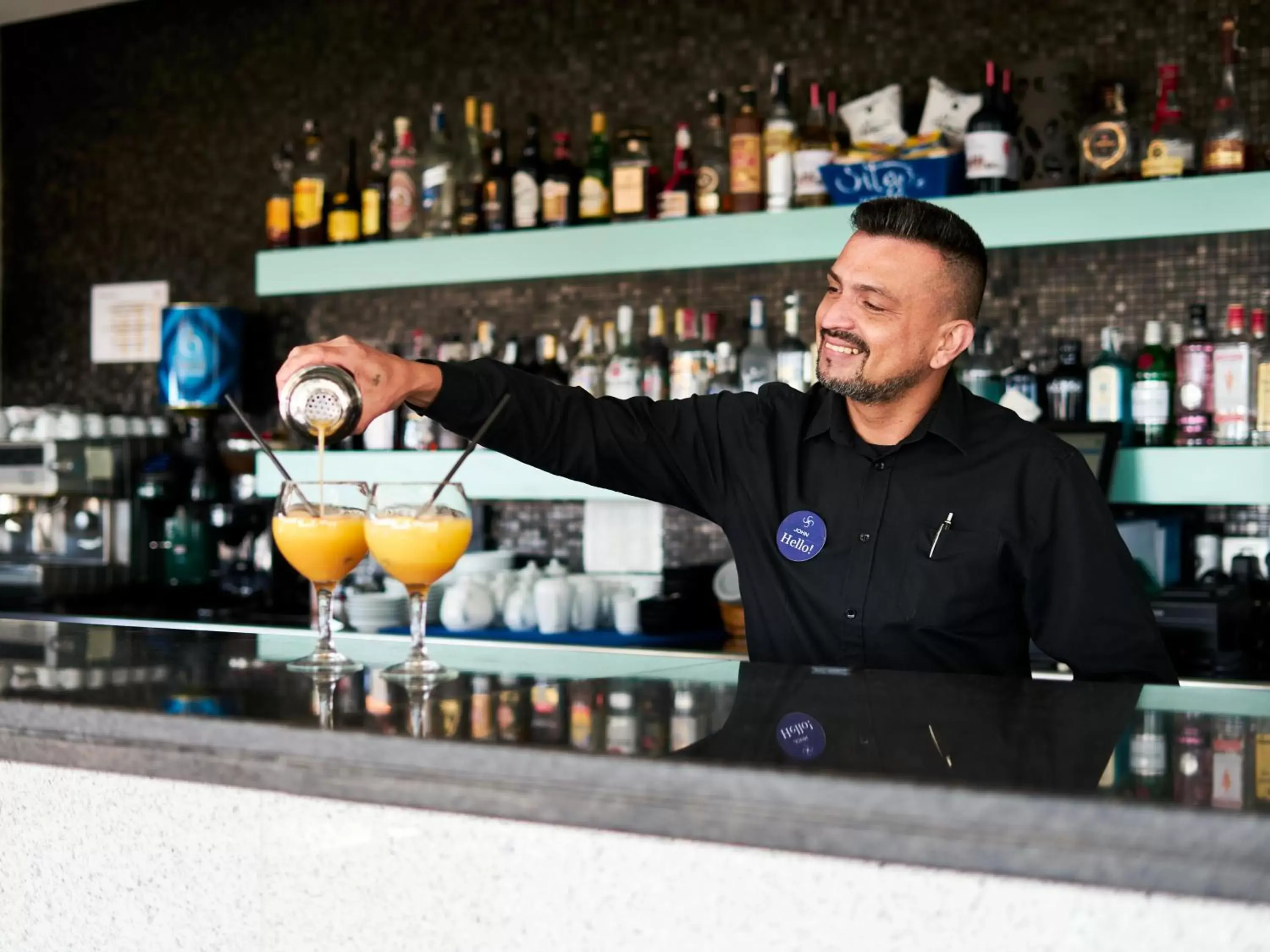 Lounge or bar, Staff in Calipolis