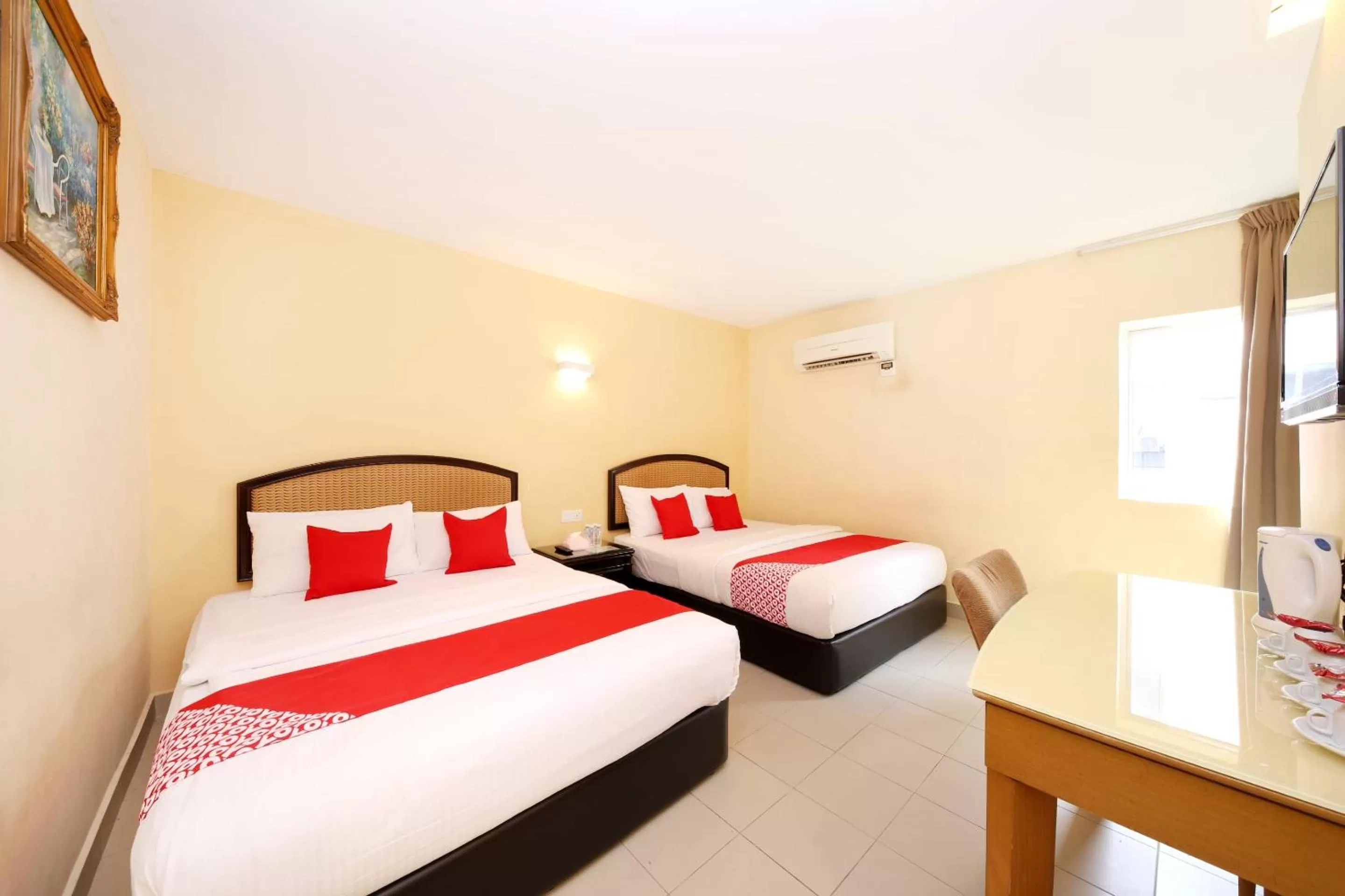 Bedroom in Super OYO 635 Seven Days Hotel