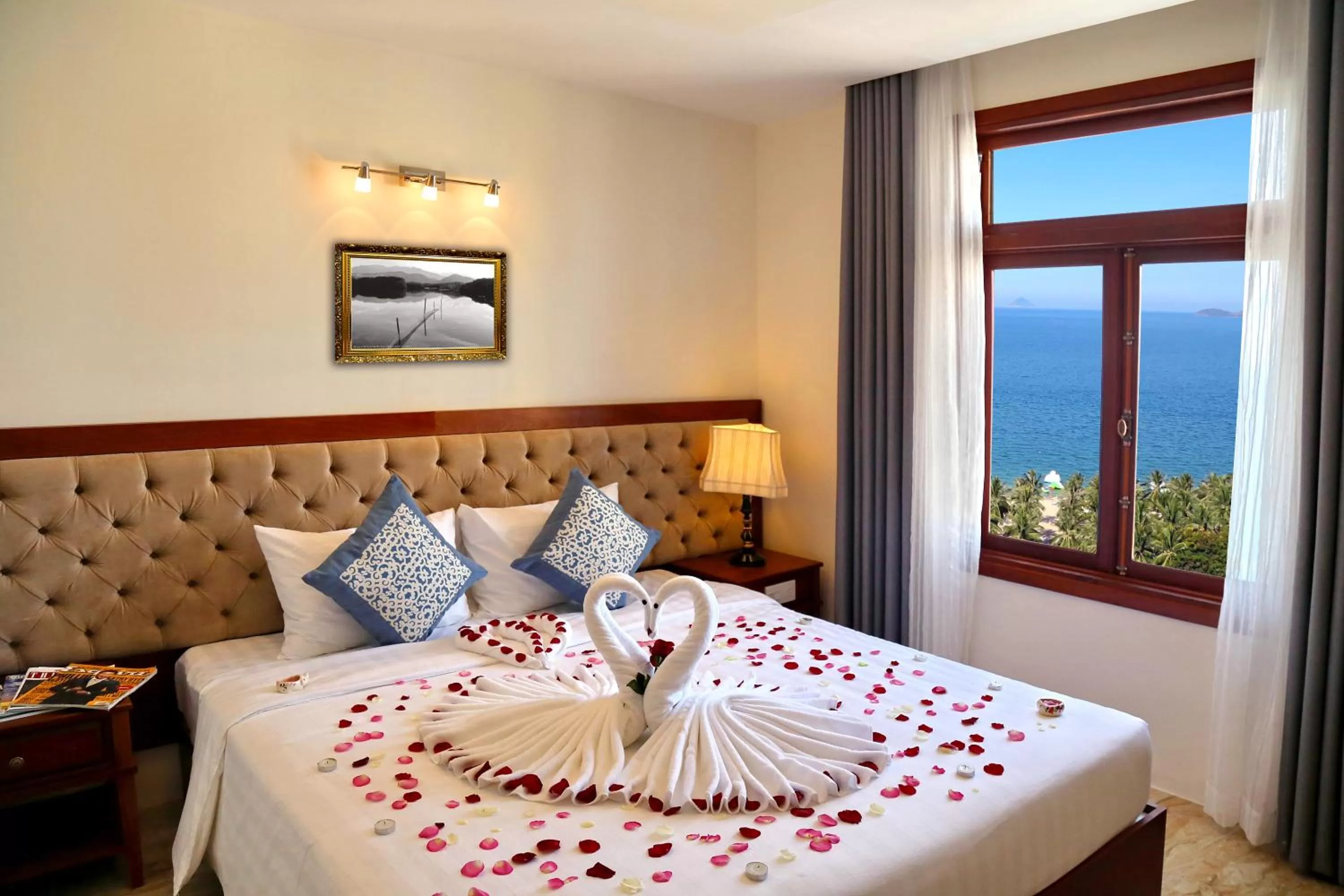 Decorative detail, Bed in Apus Hotel