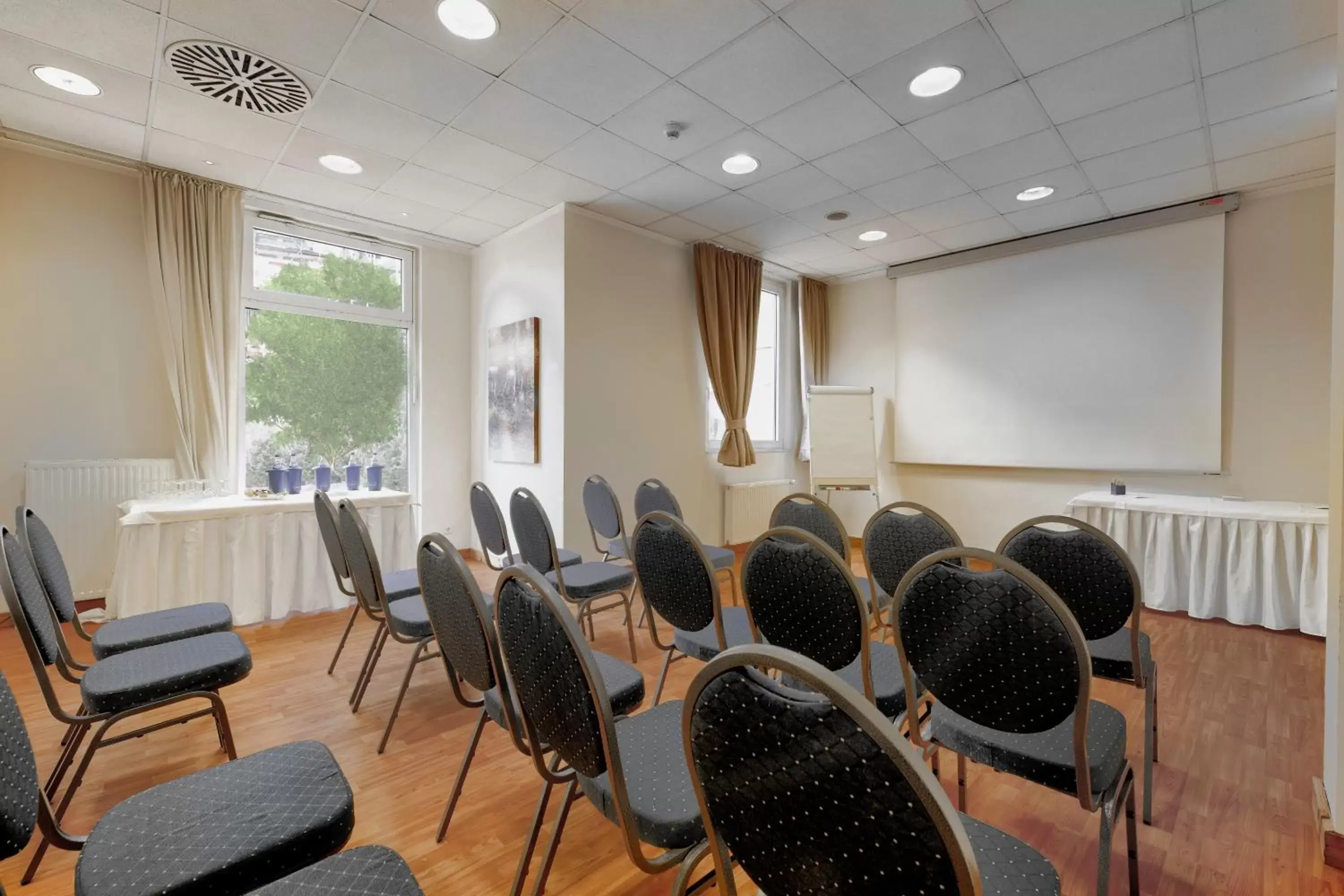 Meeting/conference room in Hotel Am Schloss Köpenick Berlin By Golden Tulip