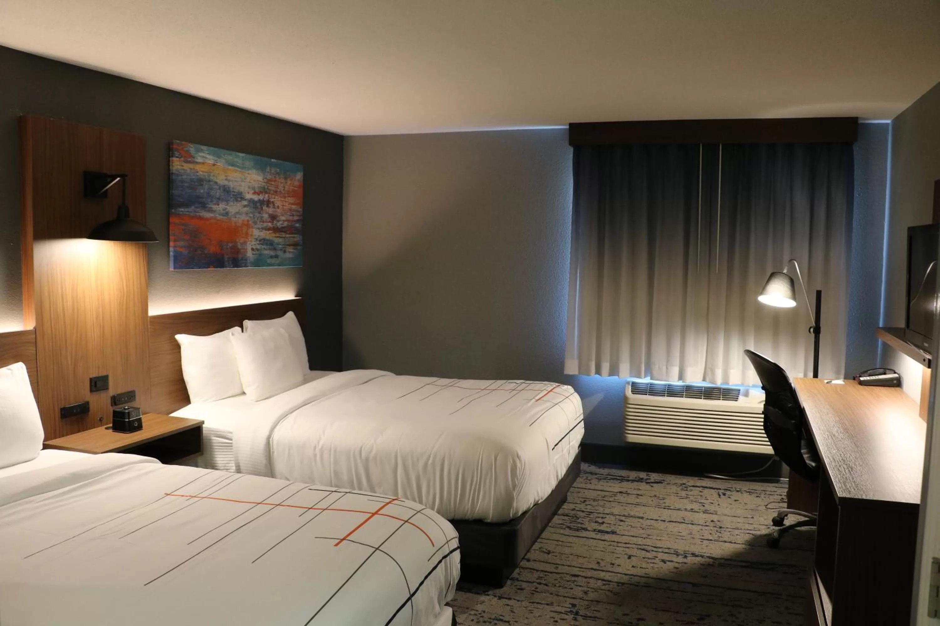 Bedroom, Bed in La Quinta by Wyndham Chicago Gurnee