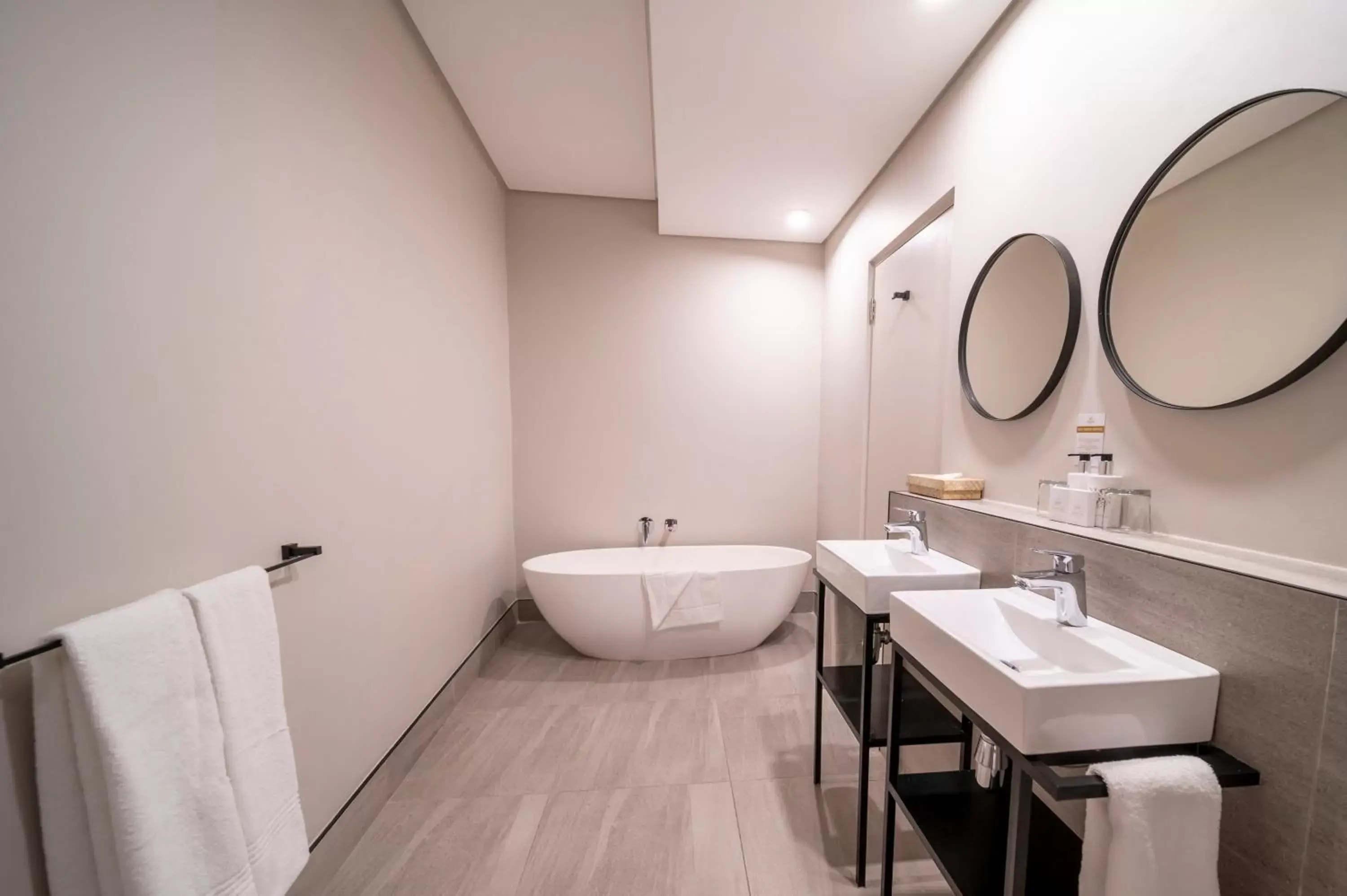 Bathroom in Kloof Street Hotel - Lion Roars Hotels & Lodges