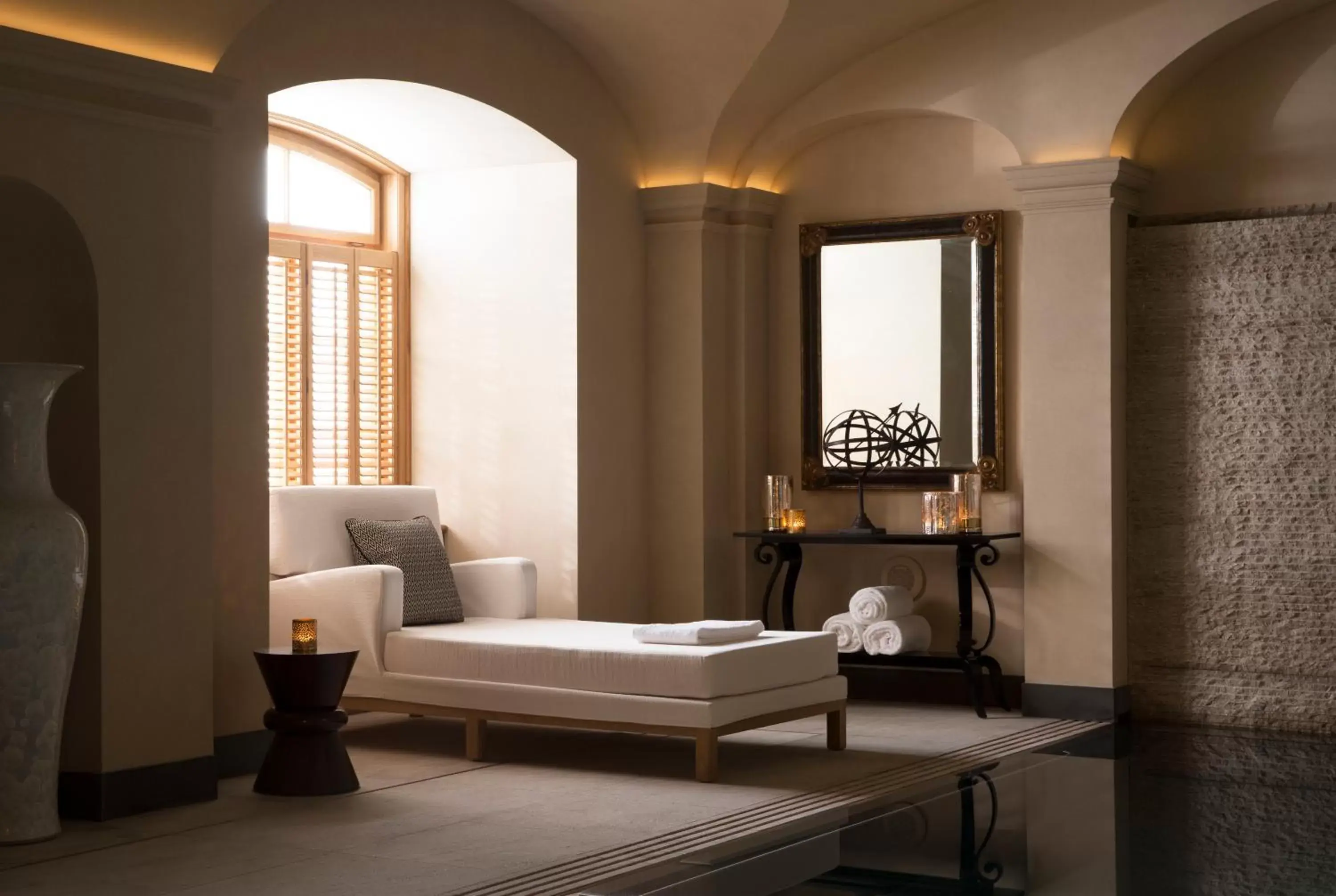 Spa and wellness centre/facilities, Bed in Four Seasons Hotel Prague Spa and wellness centre/facilities, Bed in Four Seasons Hotel Prague