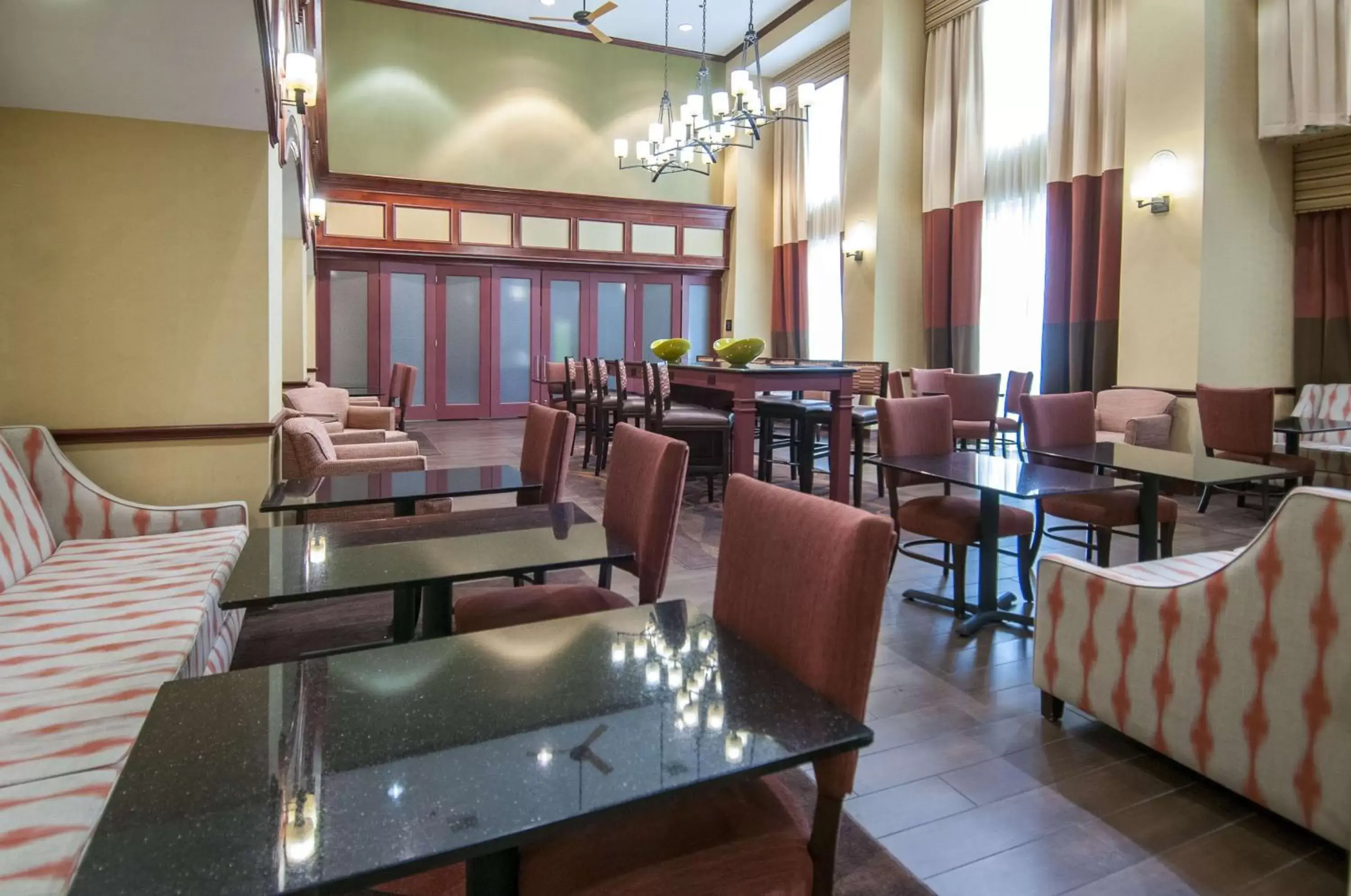 Lobby or reception, Restaurant/Places to Eat in Hampton Inn and Suites Waxahachie