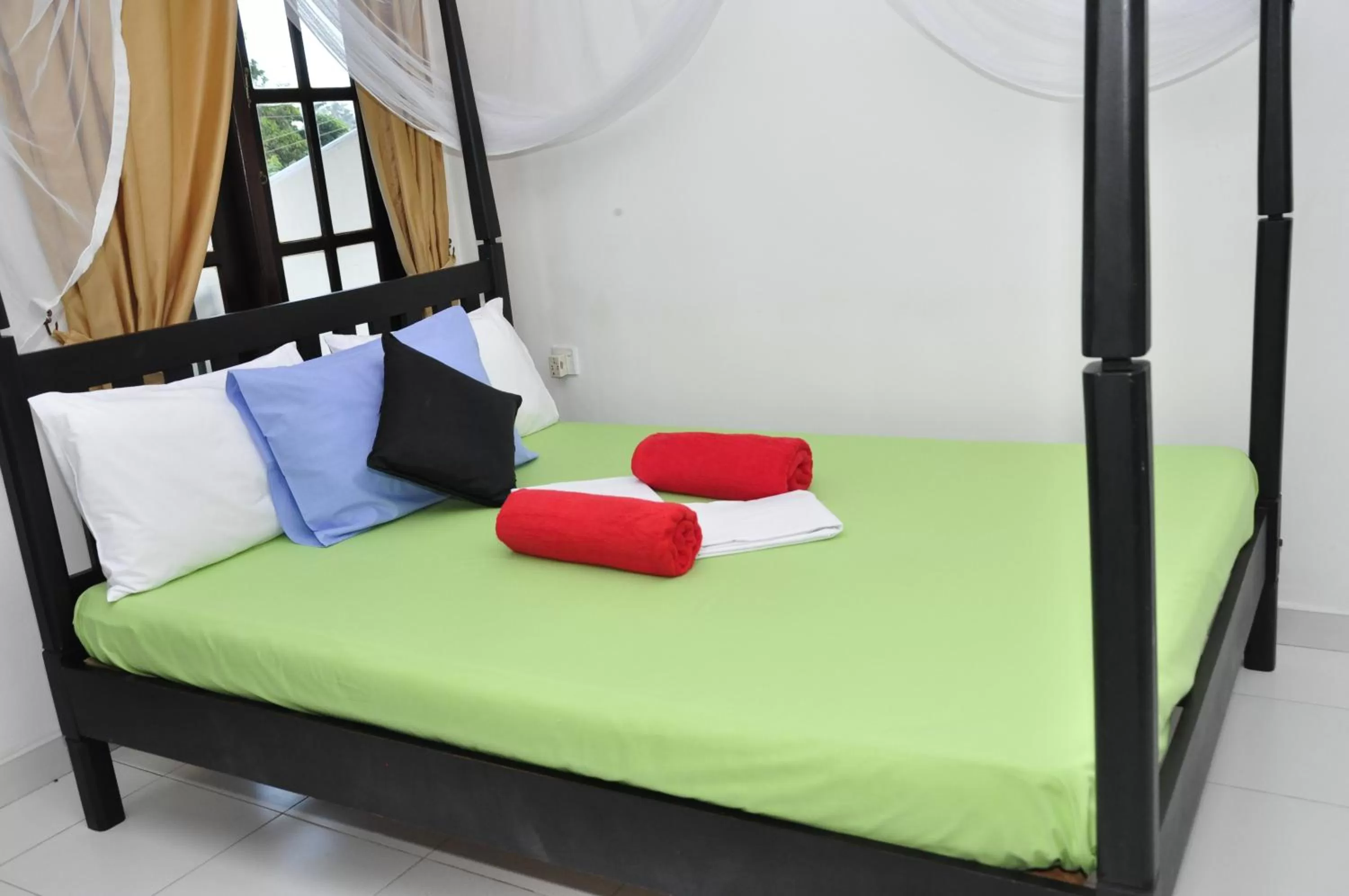 Bed in Bon Accord Mirissa