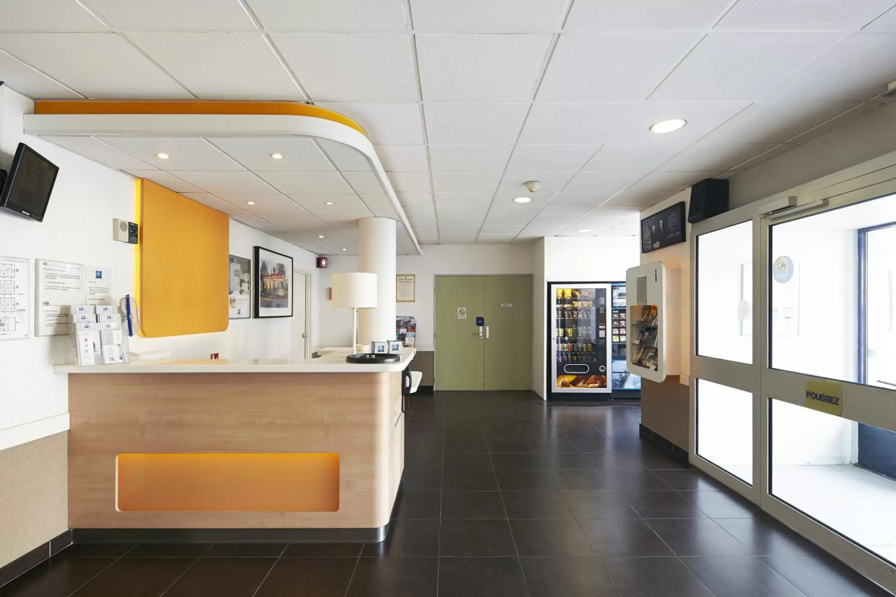 Day, Lobby/Reception in ibis budget Blois Centre