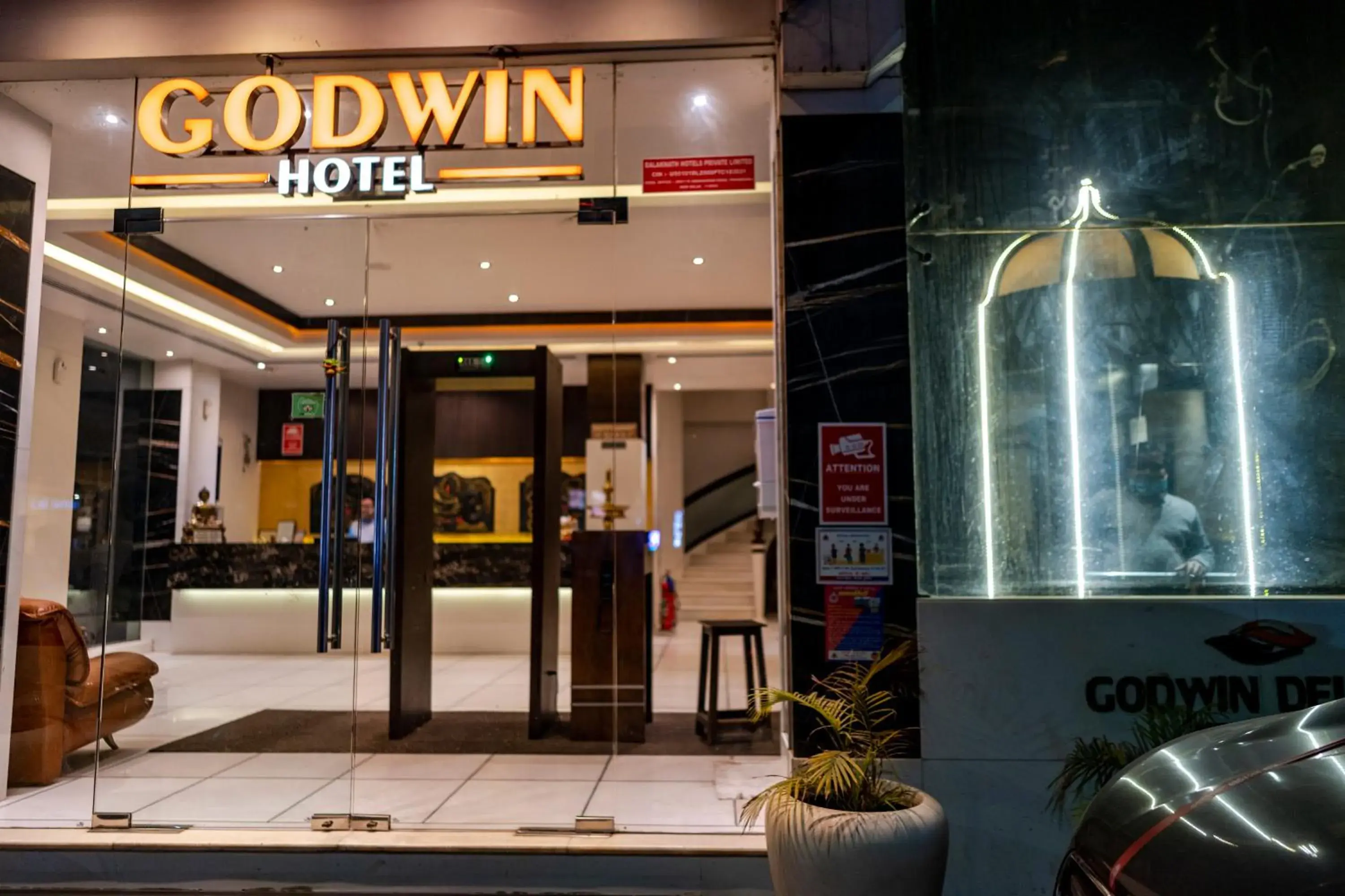 Night in Hotel GODWIN DELUXE - New Delhi Railway Station - Paharganj