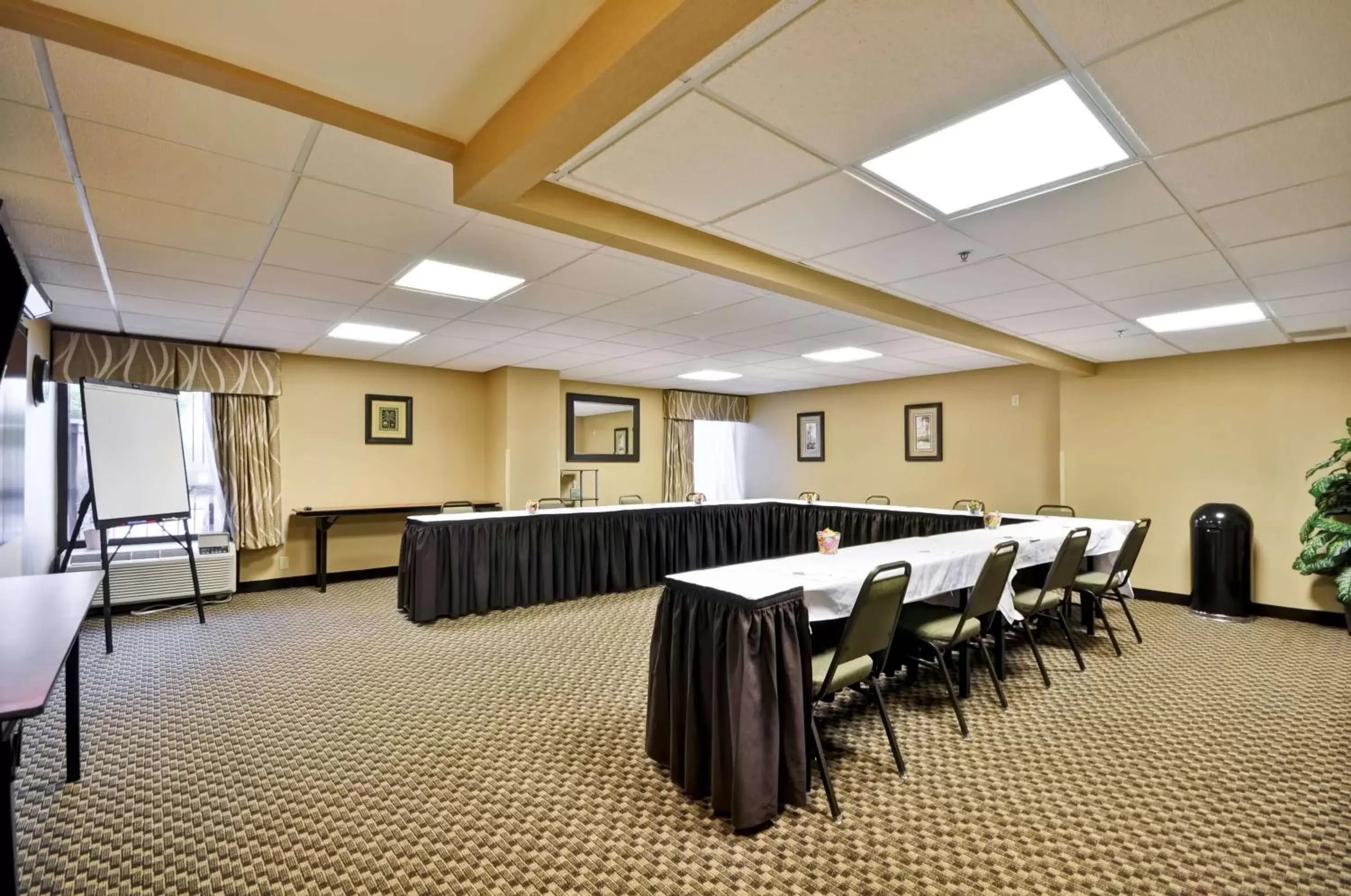 Meeting/conference room in Hampton Inn Overland Park