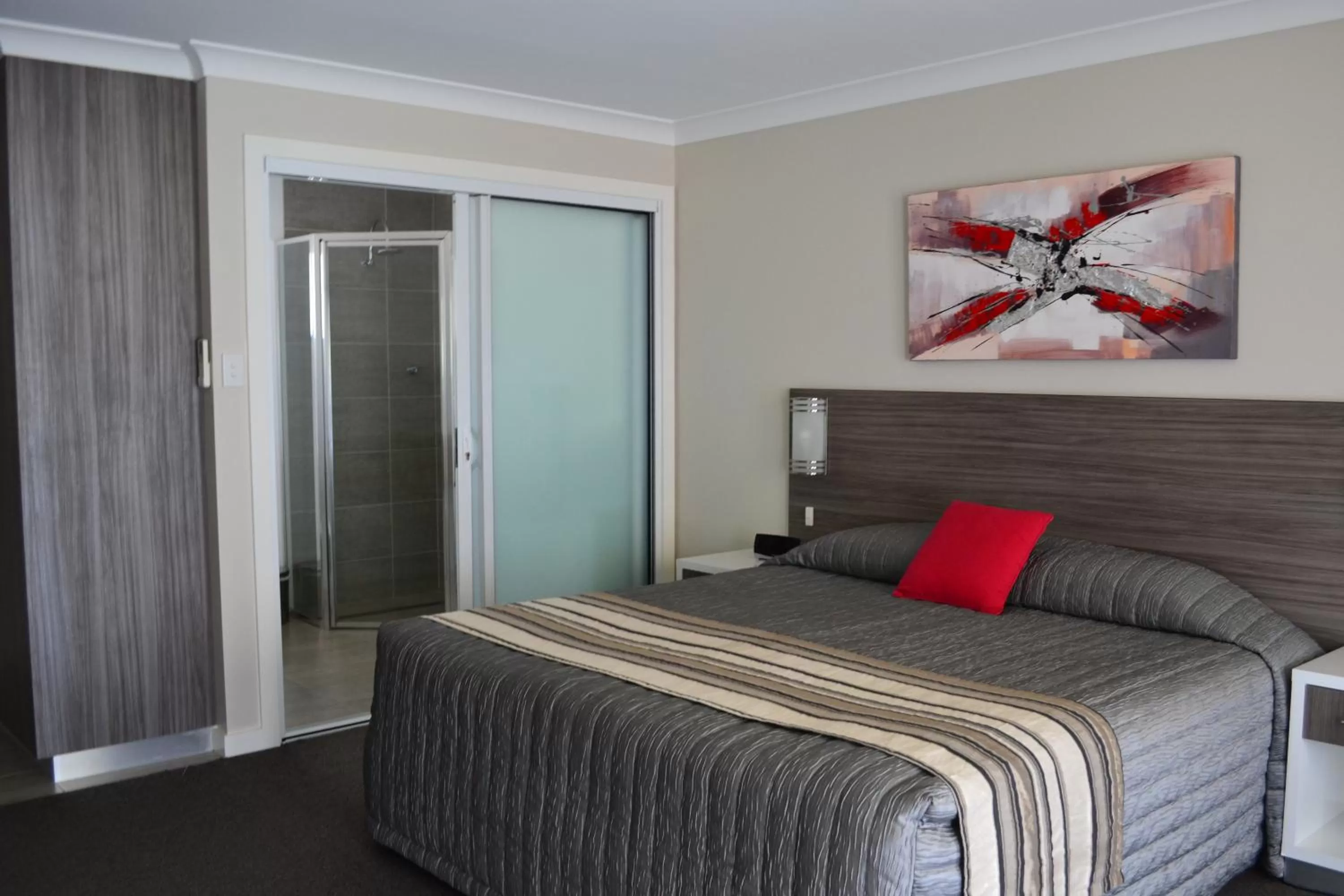 Photo of the whole room, Bed in Cattlemans Country Motor Inn & Serviced Apartments
