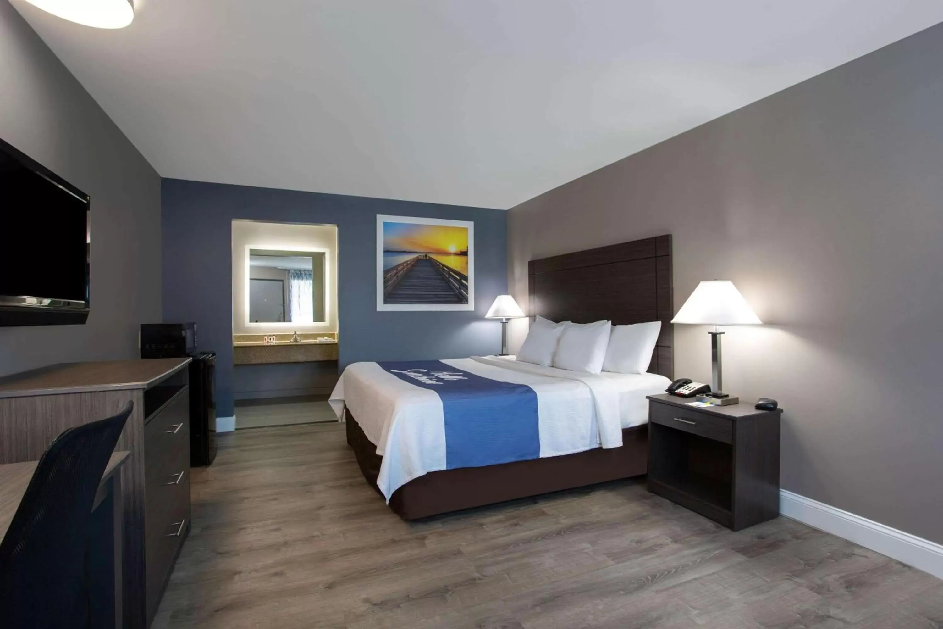 Photo of the whole room, Bed in Days Inn by Wyndham Chesapeake