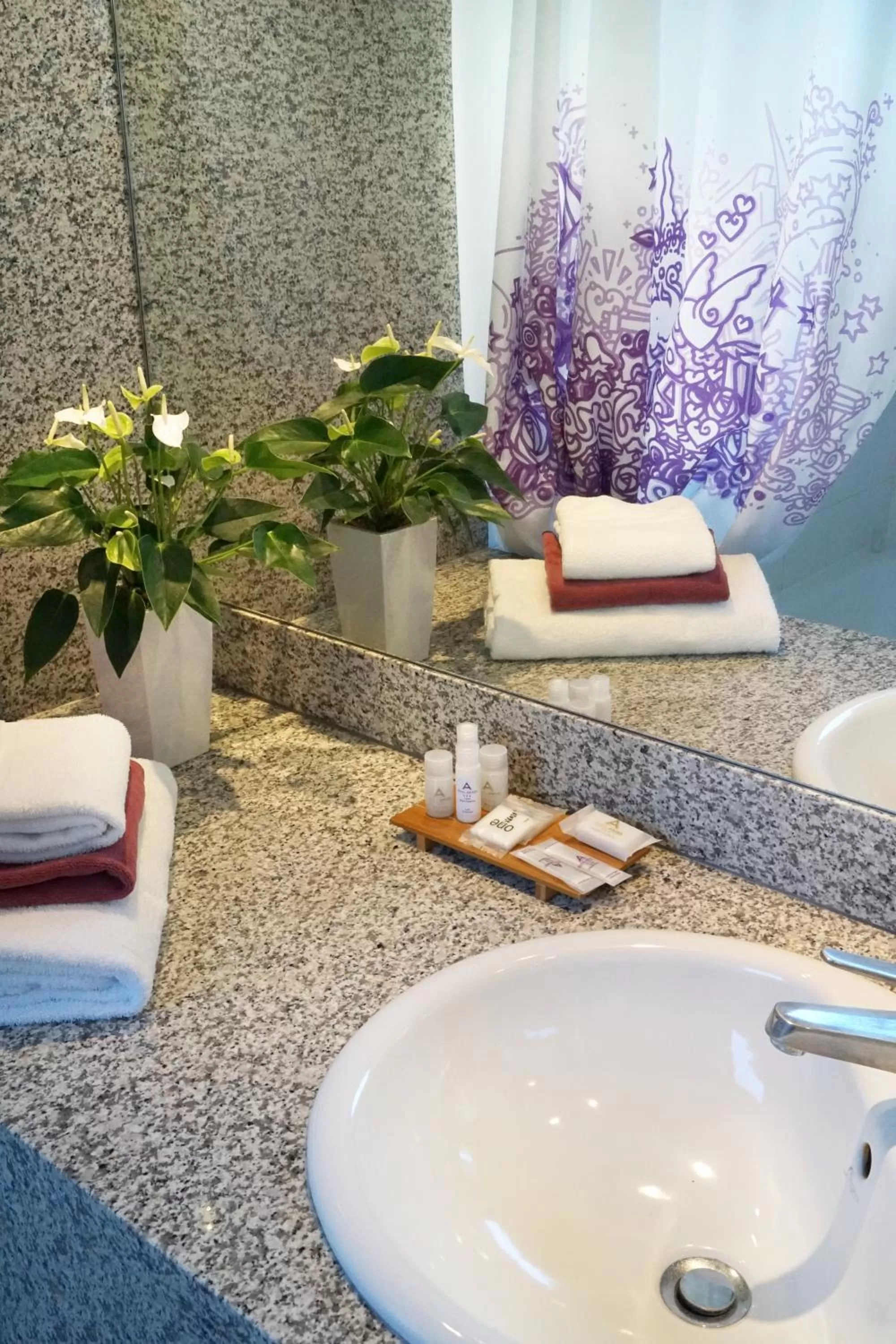 Bathroom in Hotel Gratte-Ciel Ariana